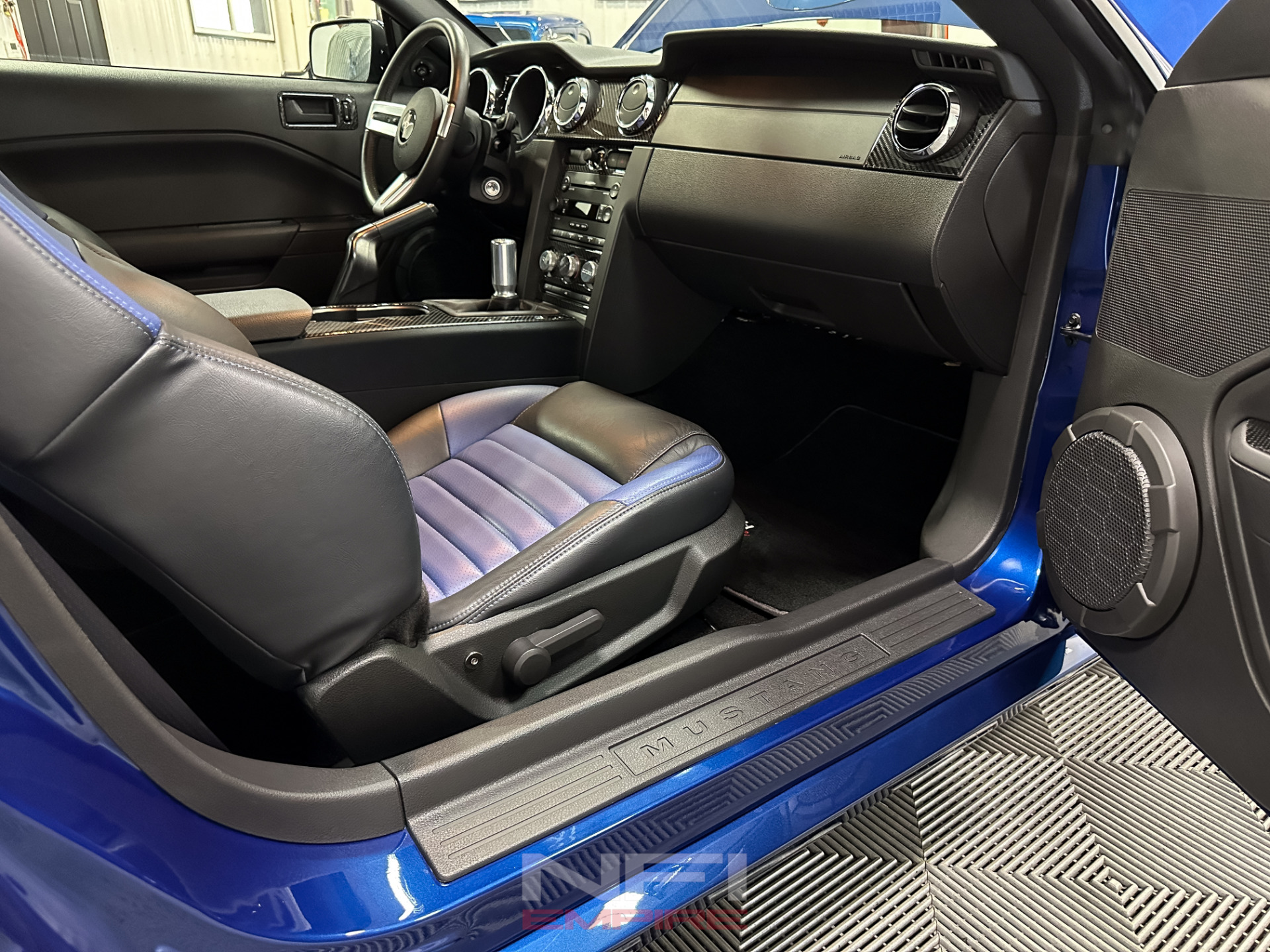 2006 Ford Mustang 36