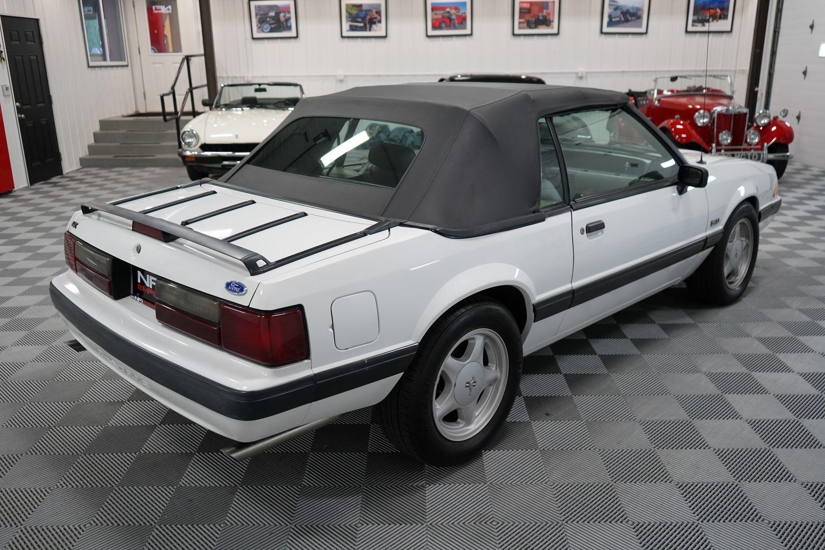 1991 Ford Mustang 7