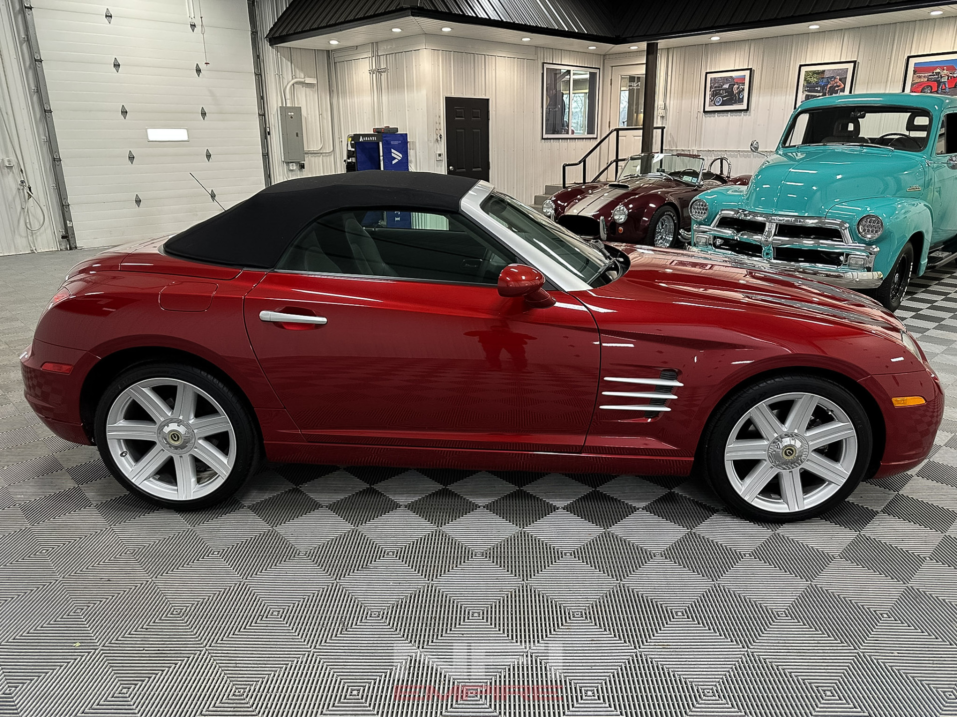 2005 Chrysler Crossfire 13