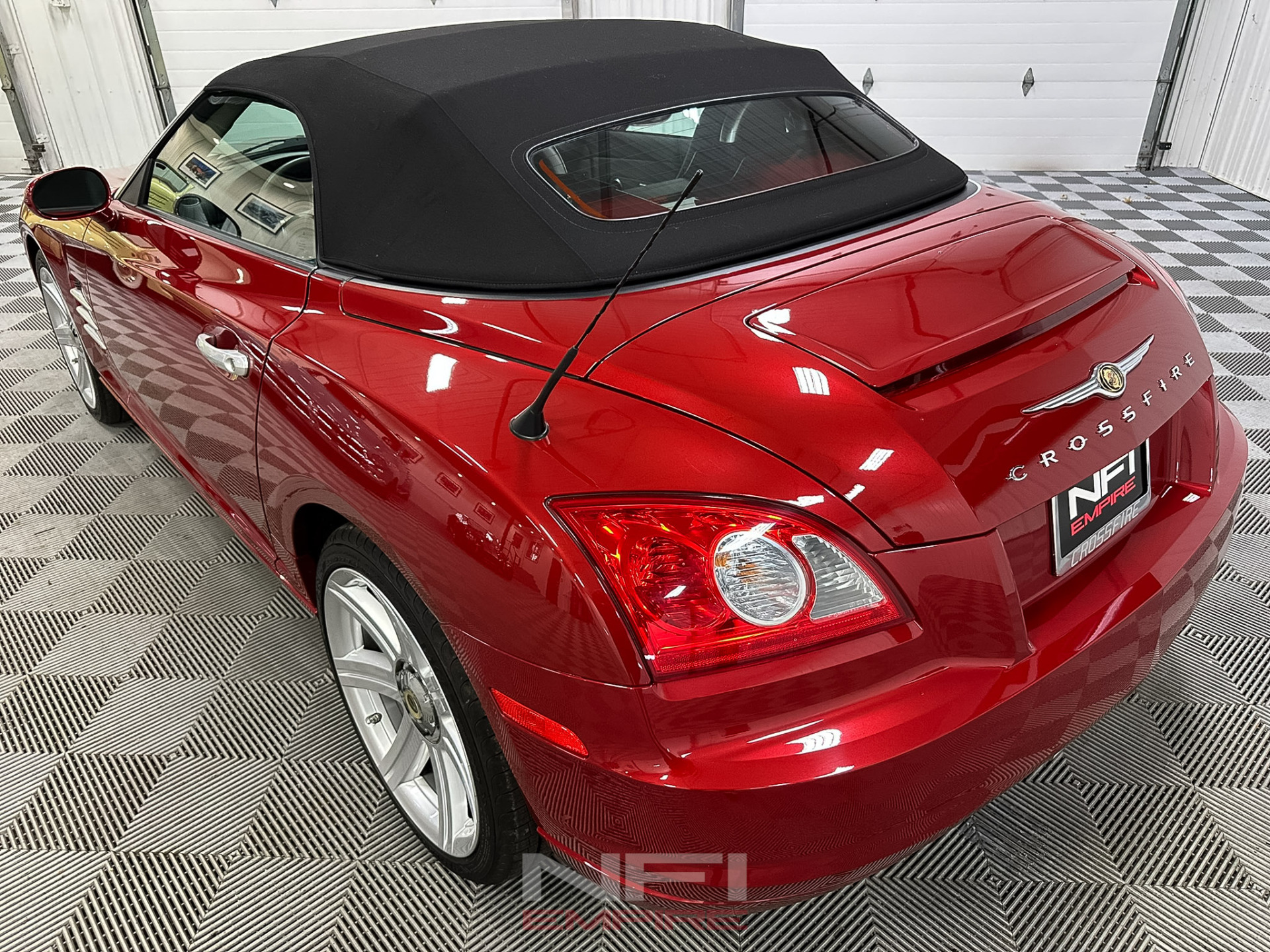 2005 Chrysler Crossfire 19