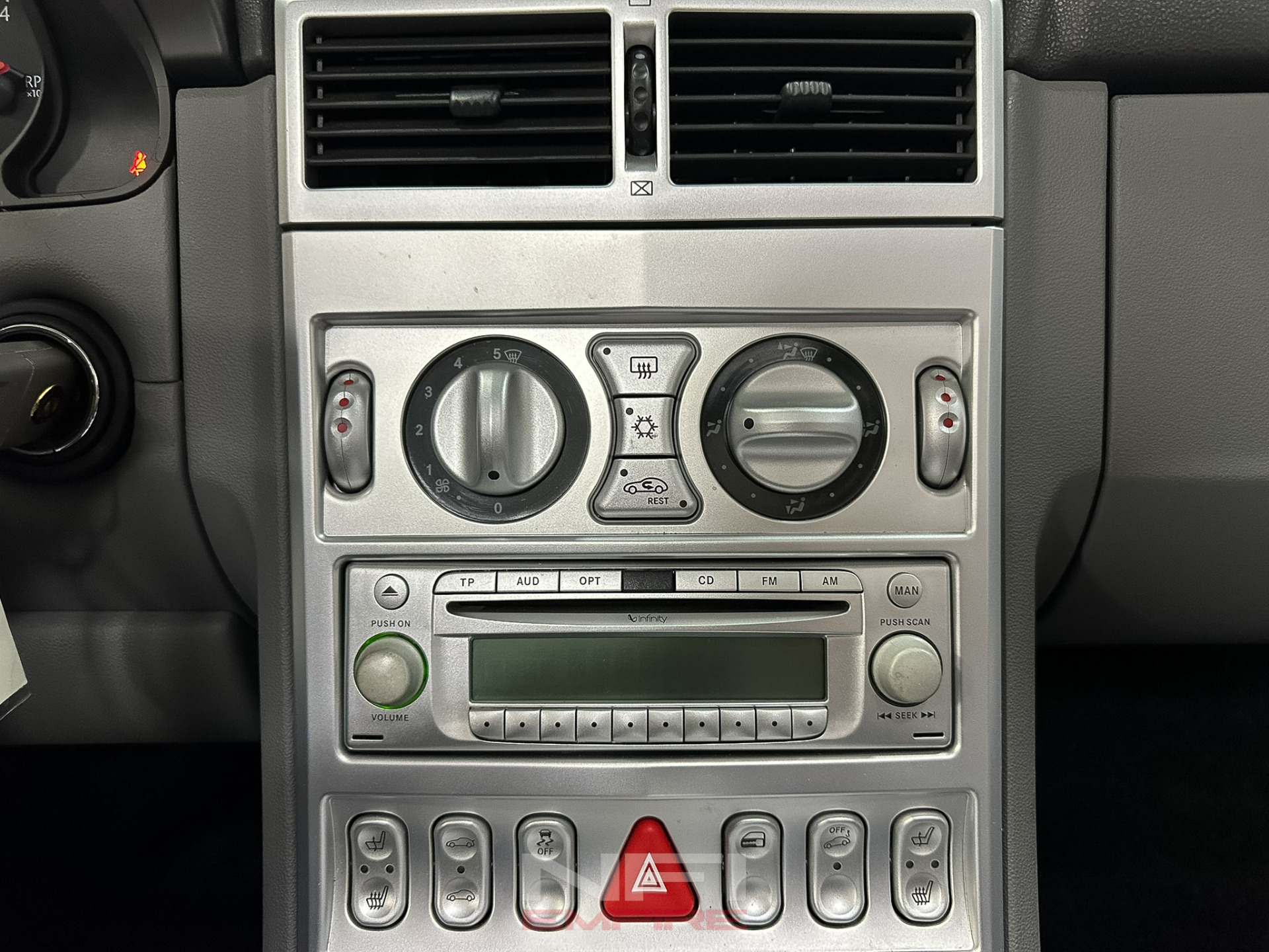 2005 Chrysler Crossfire 37