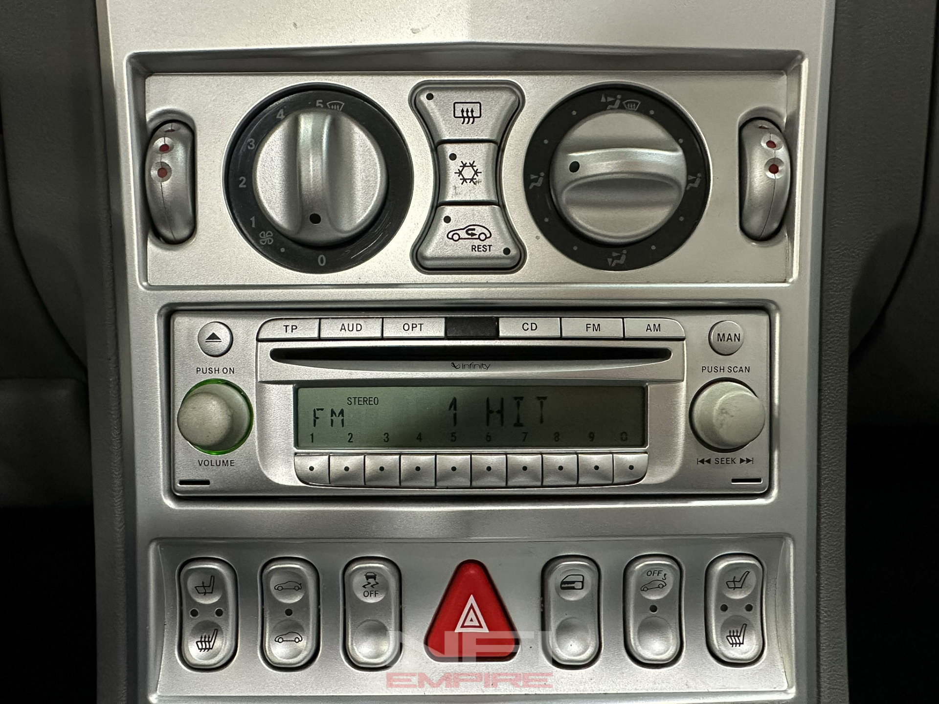 2005 Chrysler Crossfire 38