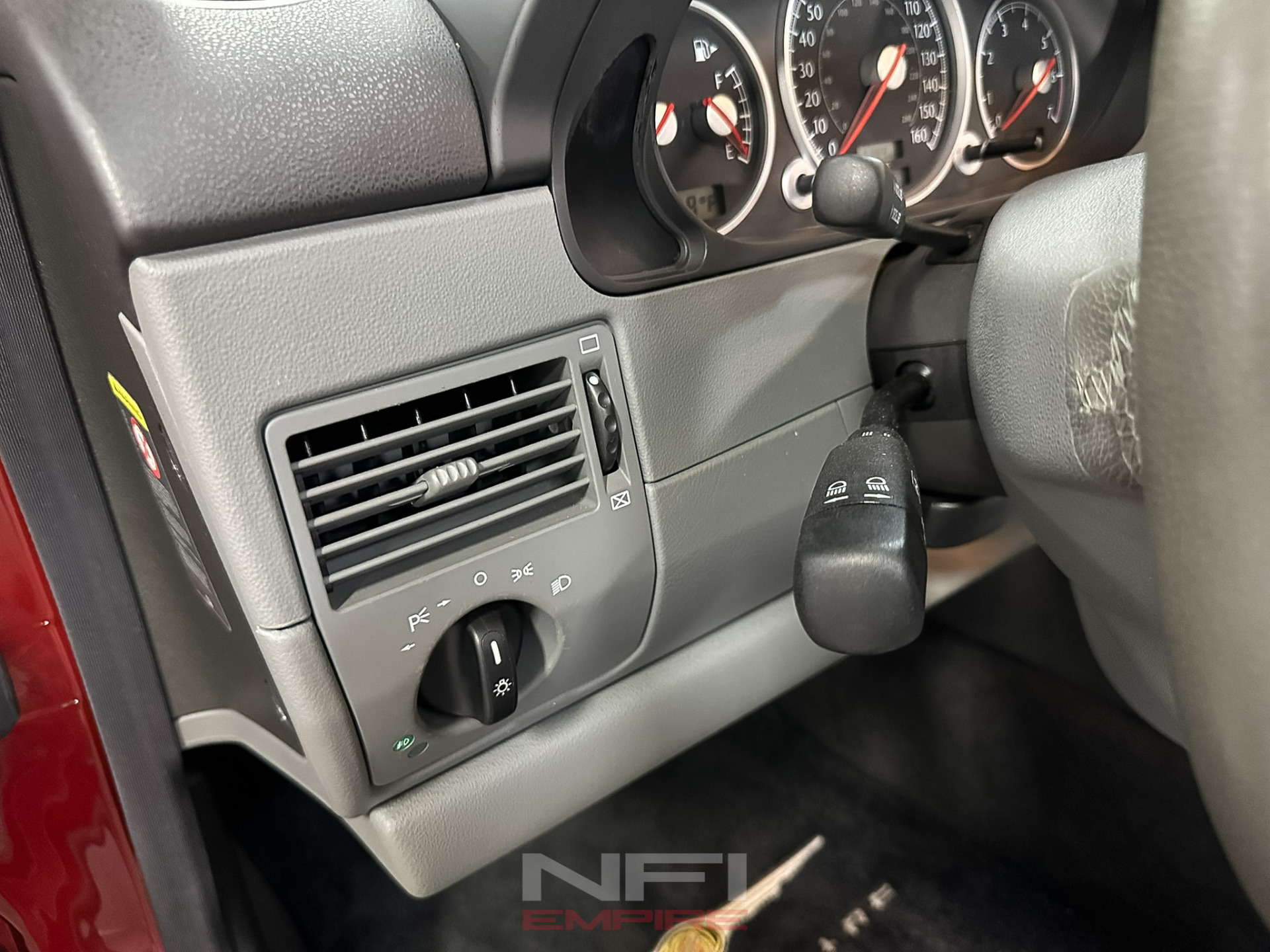 2005 Chrysler Crossfire 40