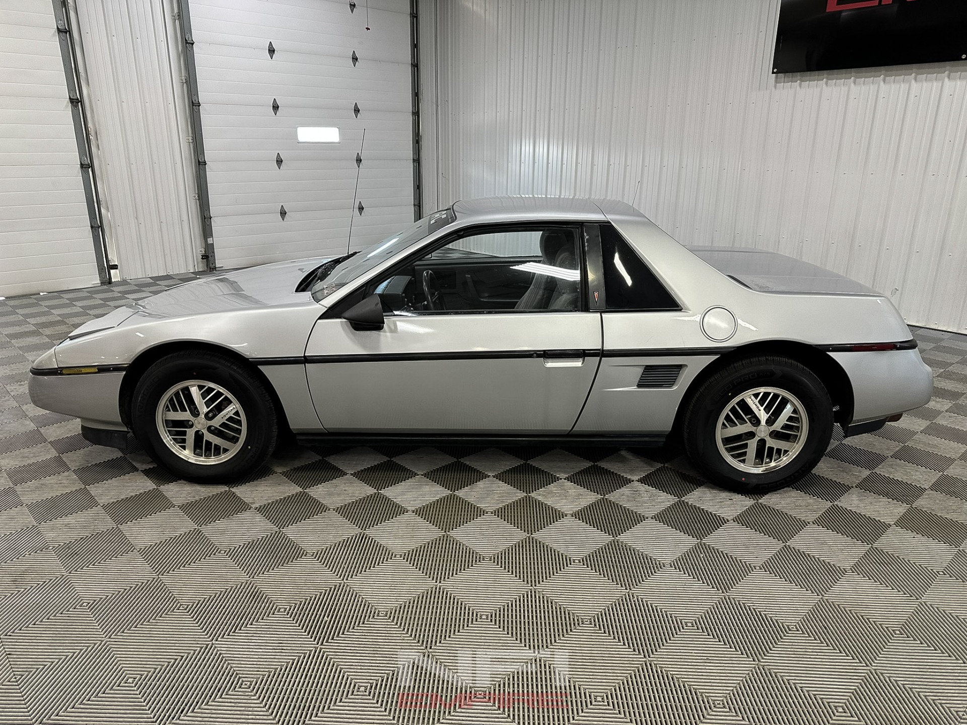 1987 Pontiac Fiero 2