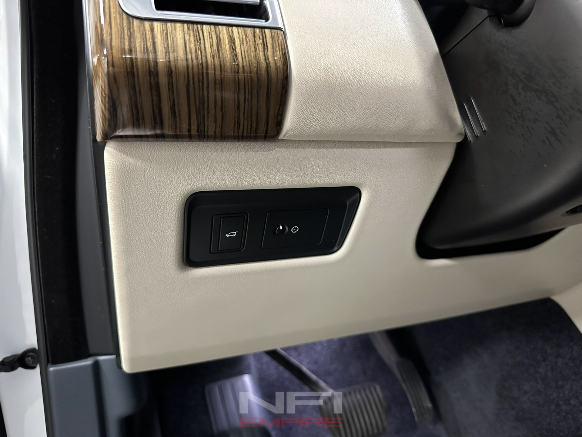 2018 Land Rover Range Rover 32