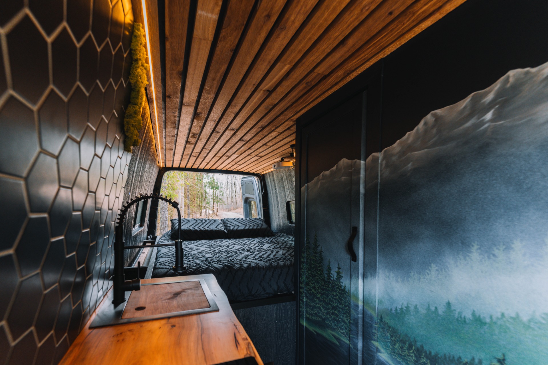 2023 Mercedes-Benz Sprinter 2500 Cargo 25