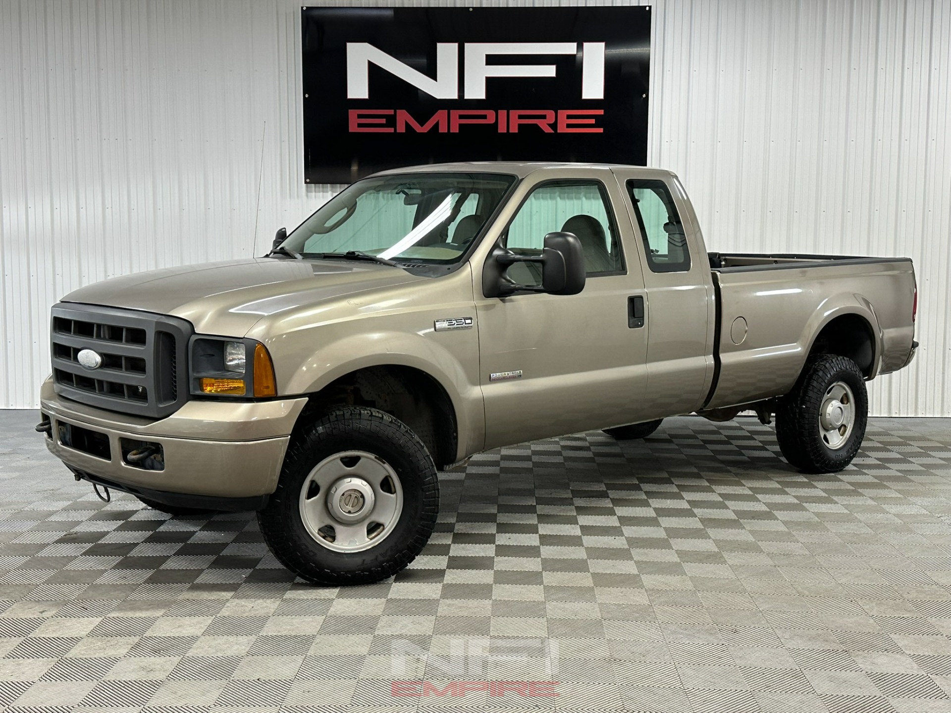2005 Ford F350 Super Duty Super Cab 1