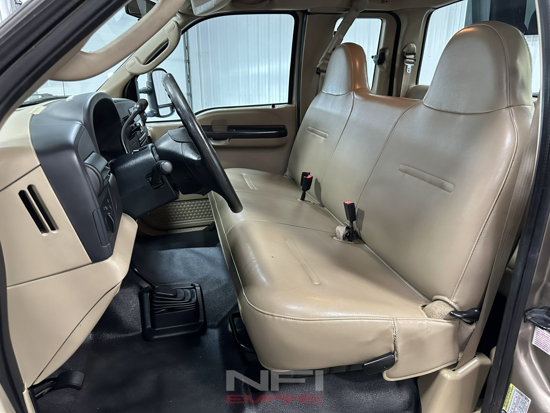 2005 Ford F350 Super Duty Super Cab 24