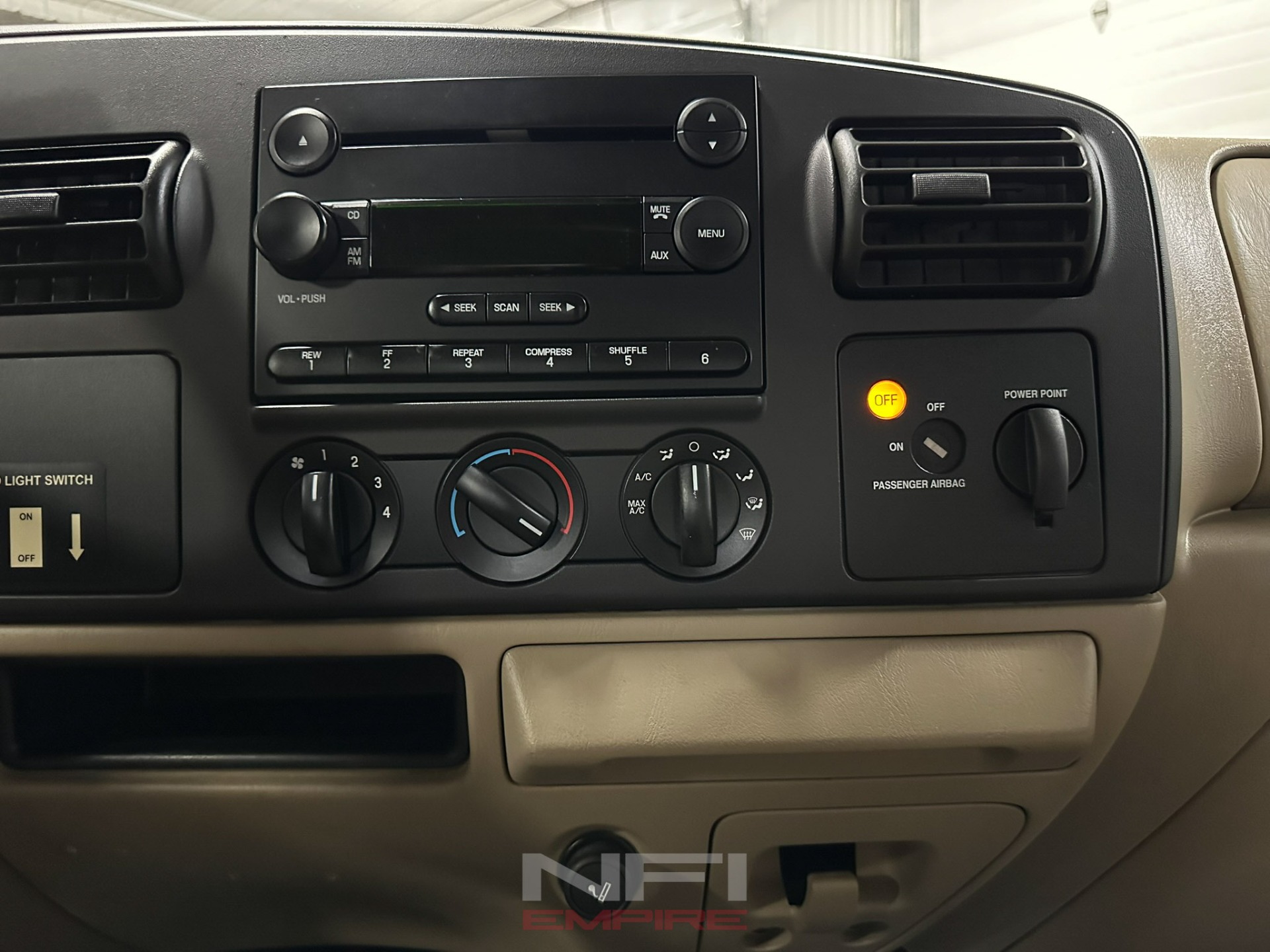 2005 Ford F350 Super Duty Super Cab 28