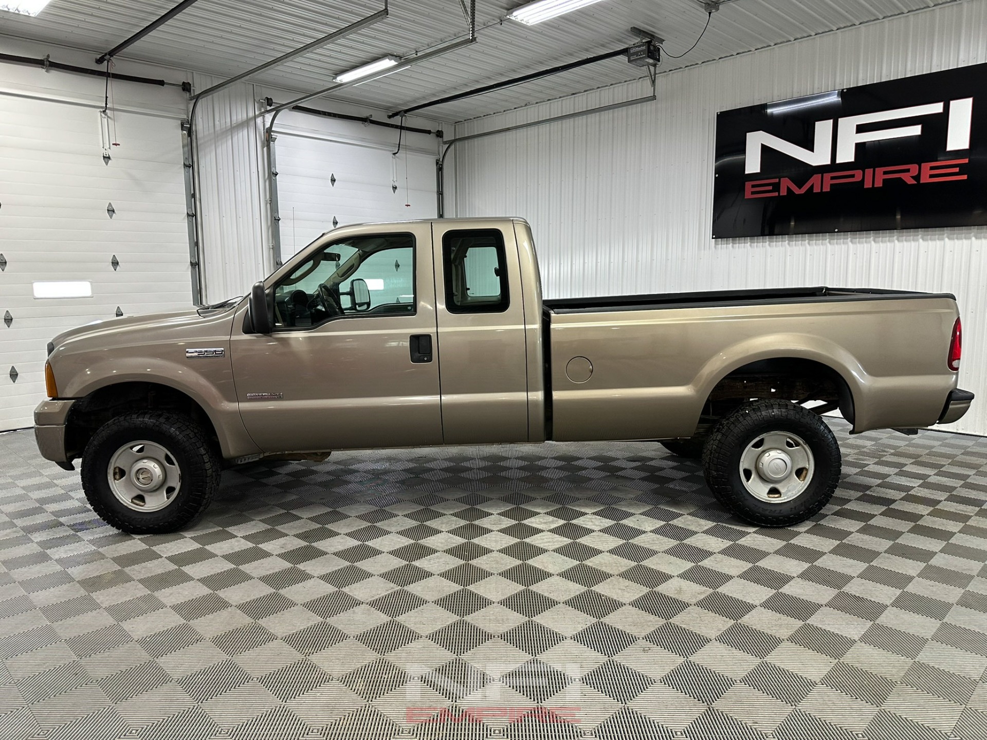 2005 Ford F350 Super Duty Super Cab 2