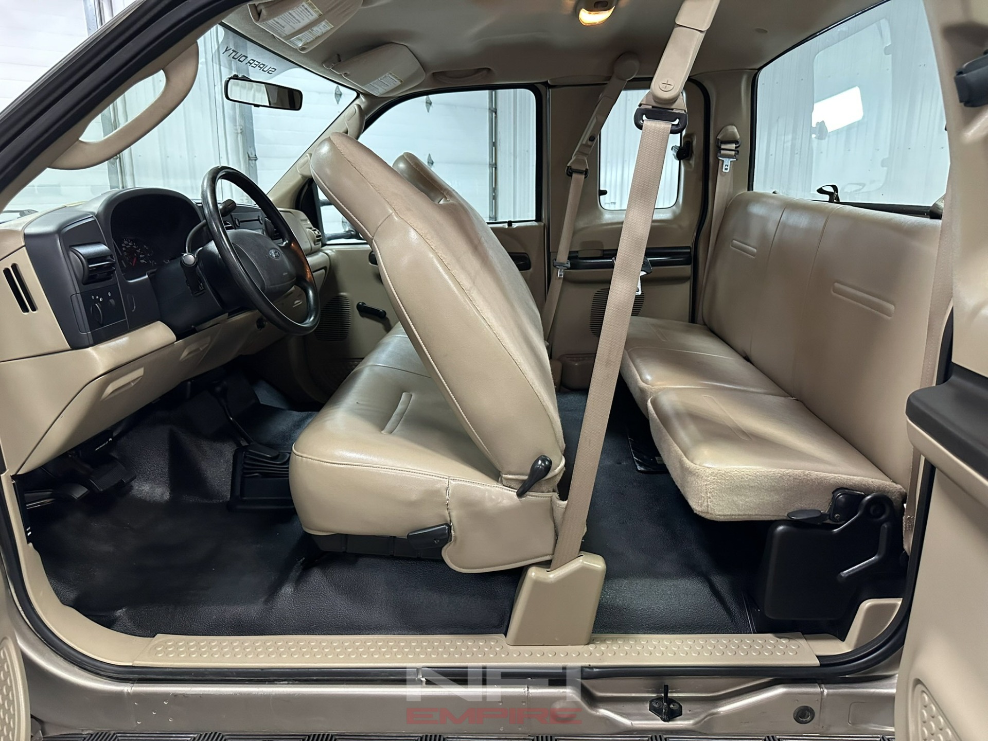 2005 Ford F350 Super Duty Super Cab 32