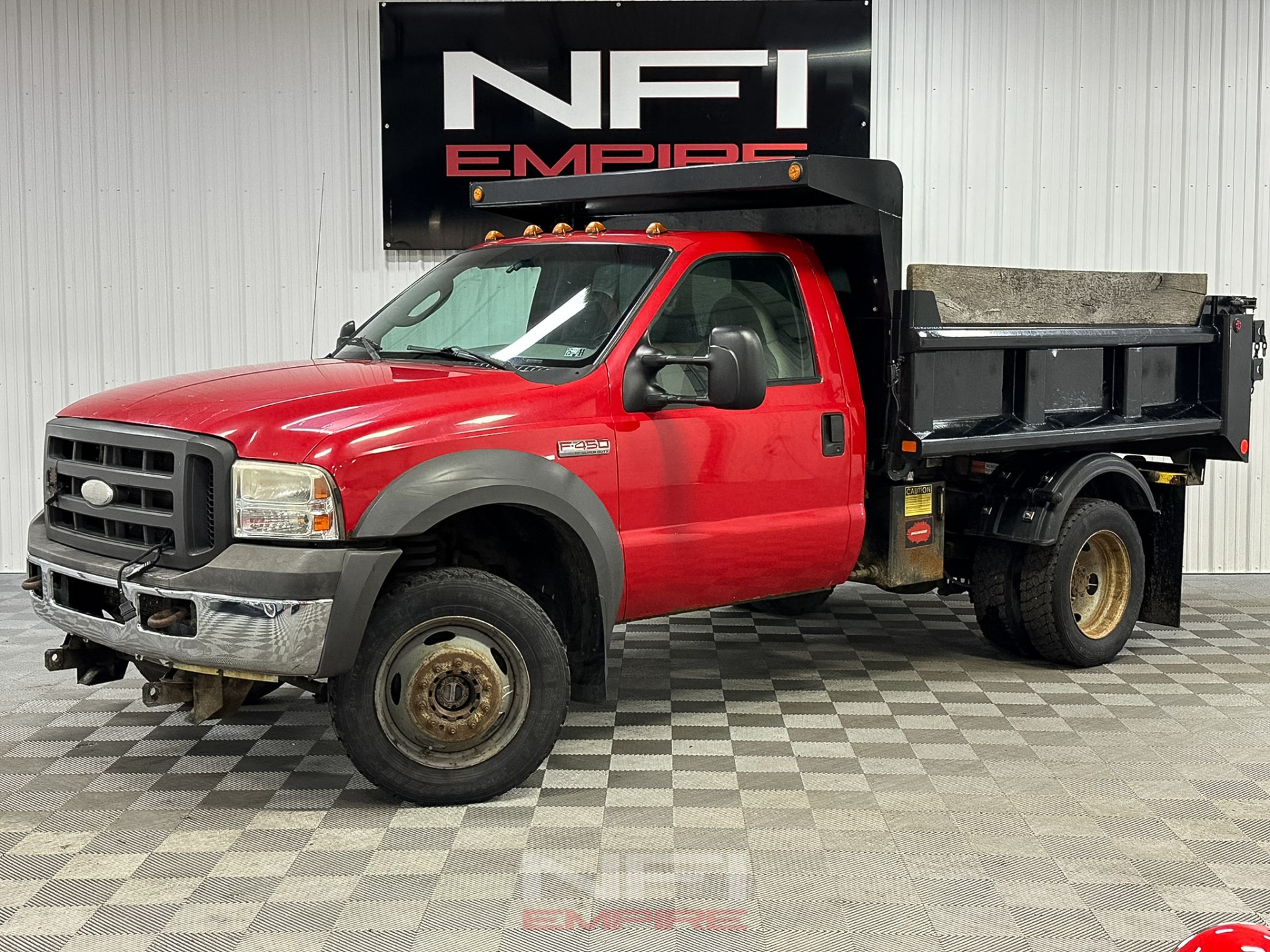 2005 Ford F450 Super Duty Regular Cab & Chassis 1