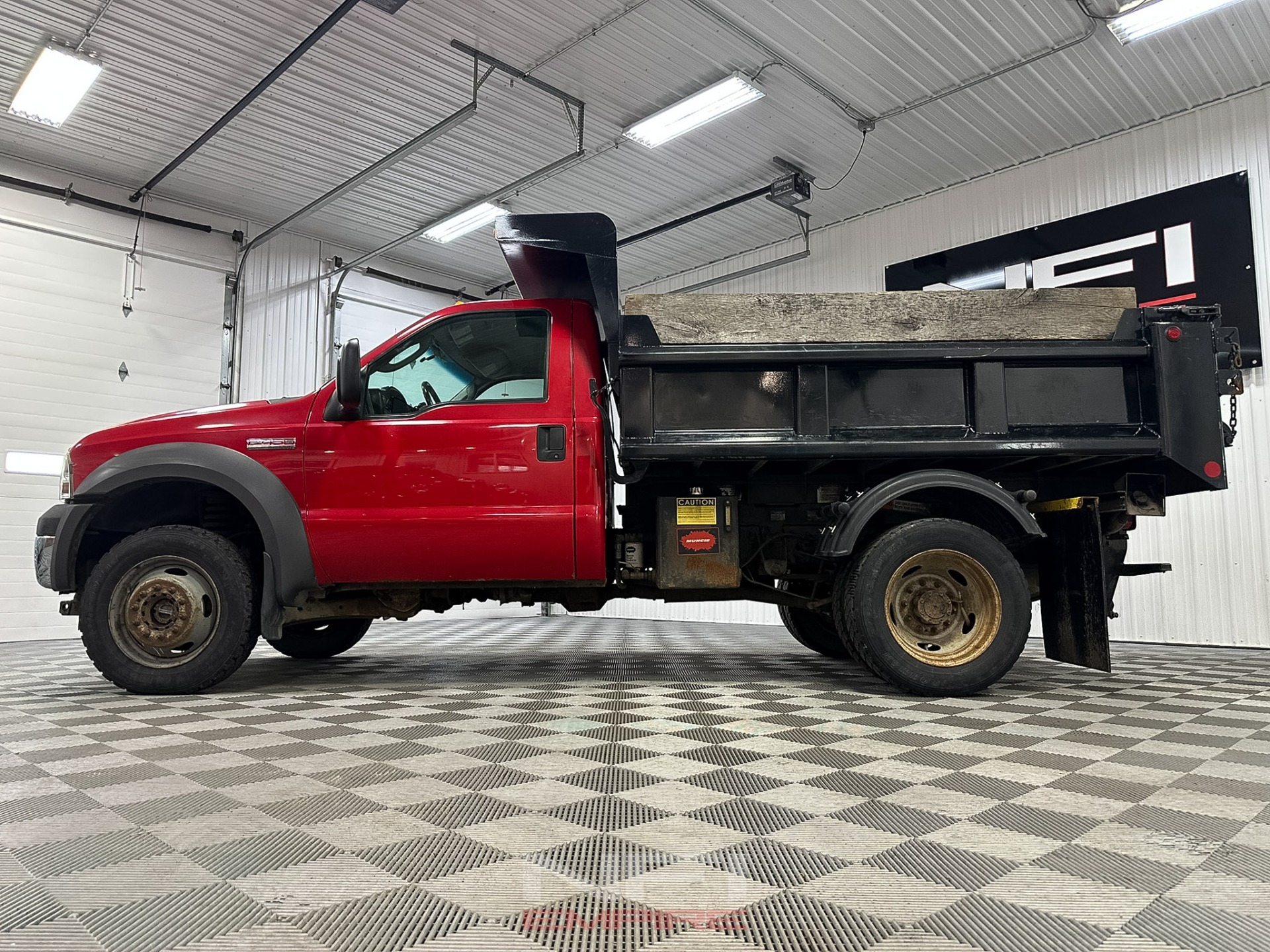 2005 Ford F450 Super Duty Regular Cab & Chassis 12