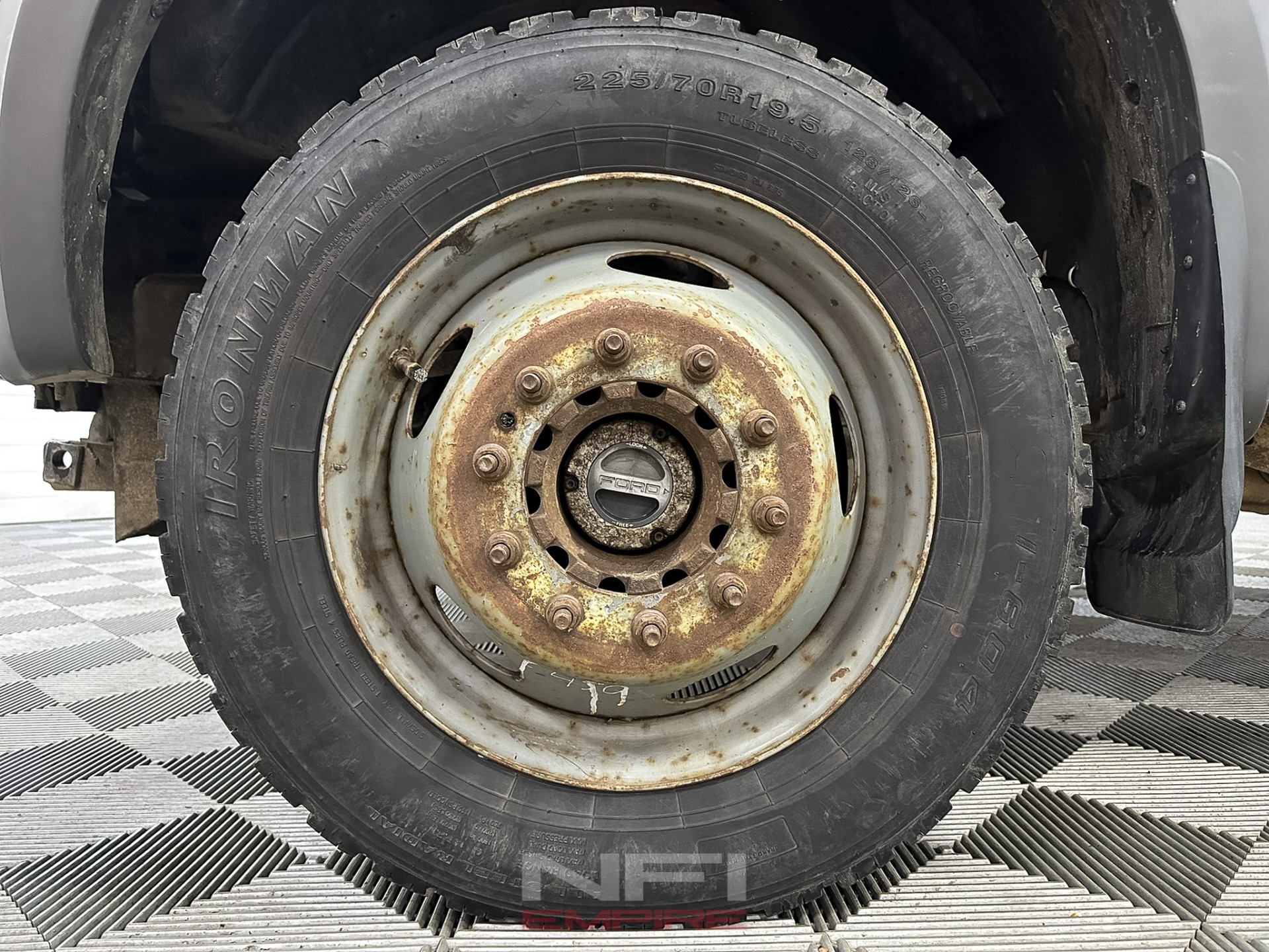 2005 Ford F450 Super Duty Regular Cab & Chassis 13