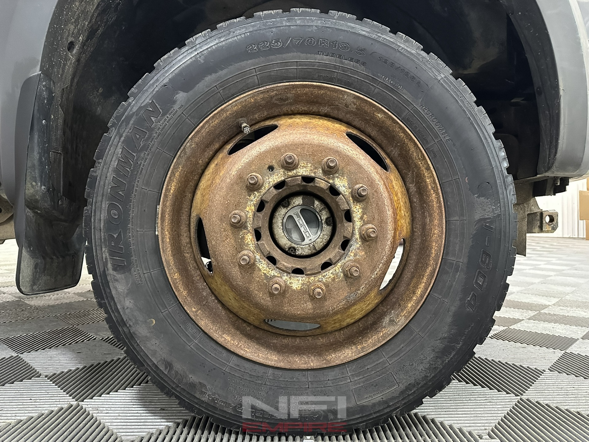 2005 Ford F450 Super Duty Regular Cab & Chassis 17
