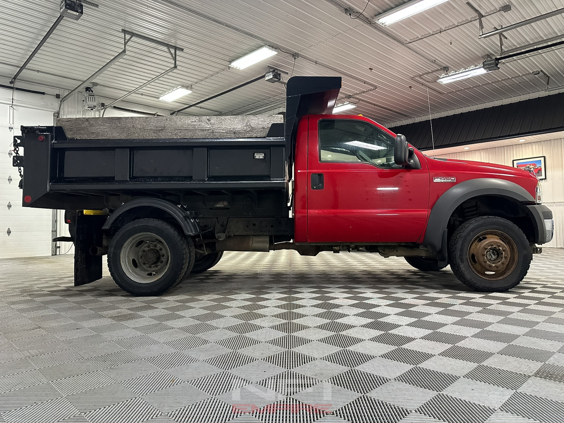 2005 Ford F450 Super Duty Regular Cab & Chassis 18