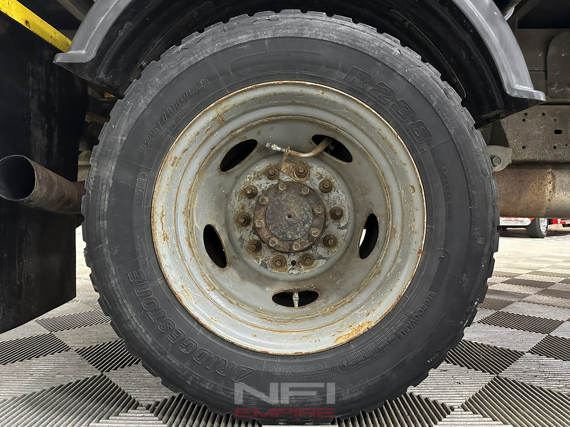 2005 Ford F450 Super Duty Regular Cab & Chassis 19