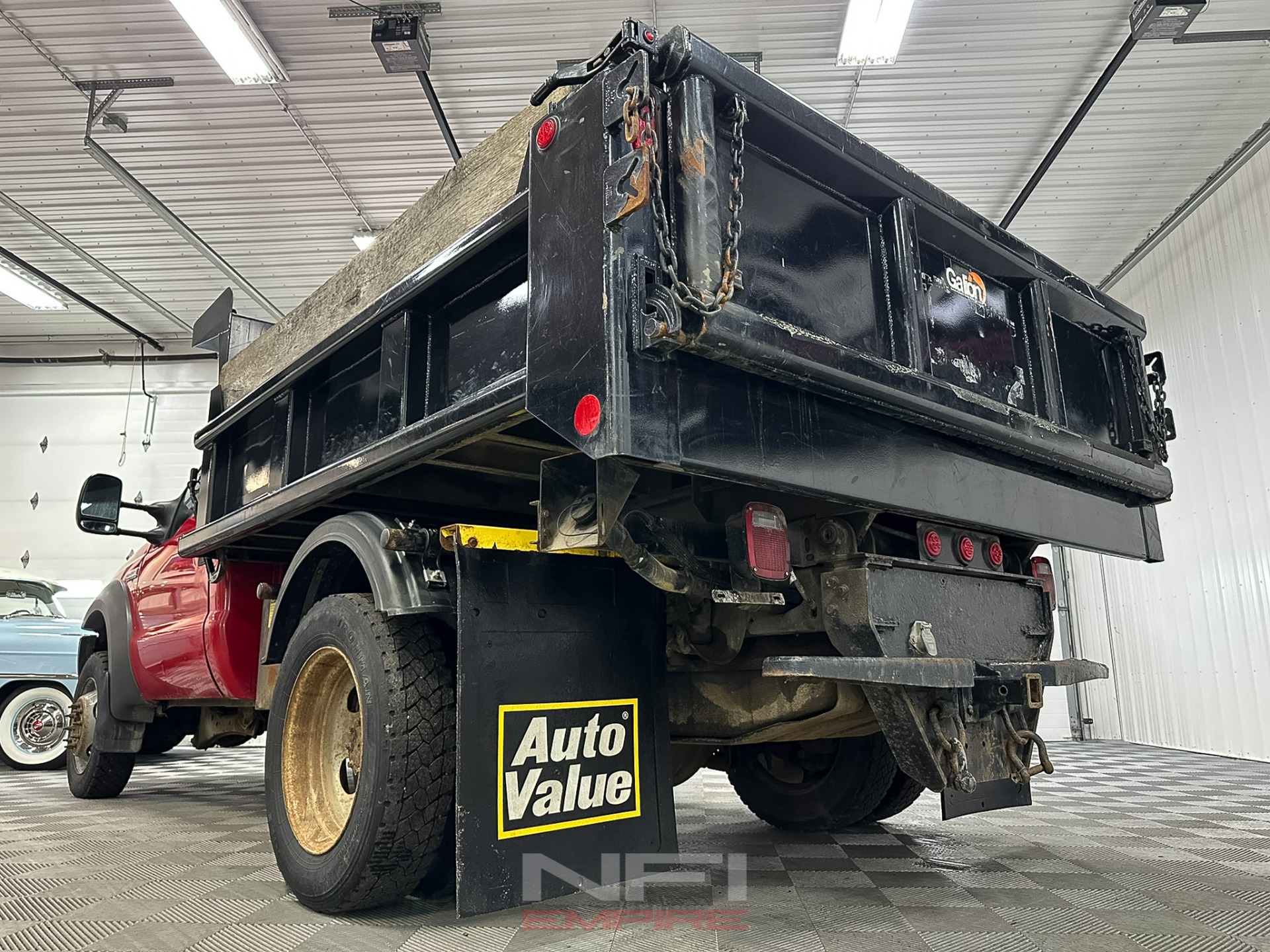 2005 Ford F450 Super Duty Regular Cab & Chassis 22