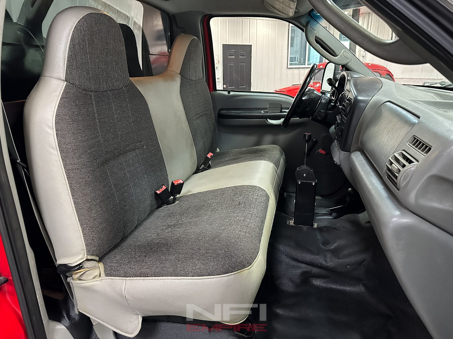 2005 Ford F450 Super Duty Regular Cab & Chassis 37
