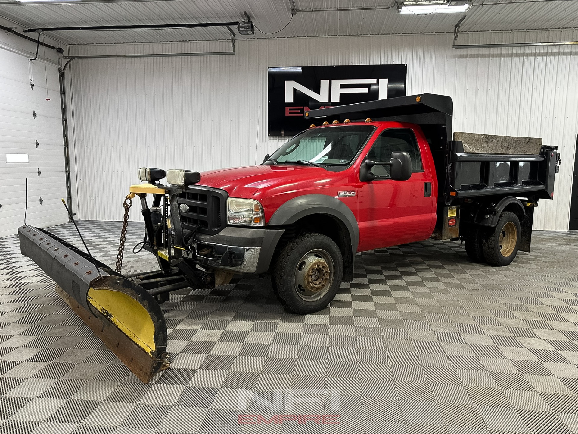 2005 Ford F450 Super Duty Regular Cab & Chassis 3