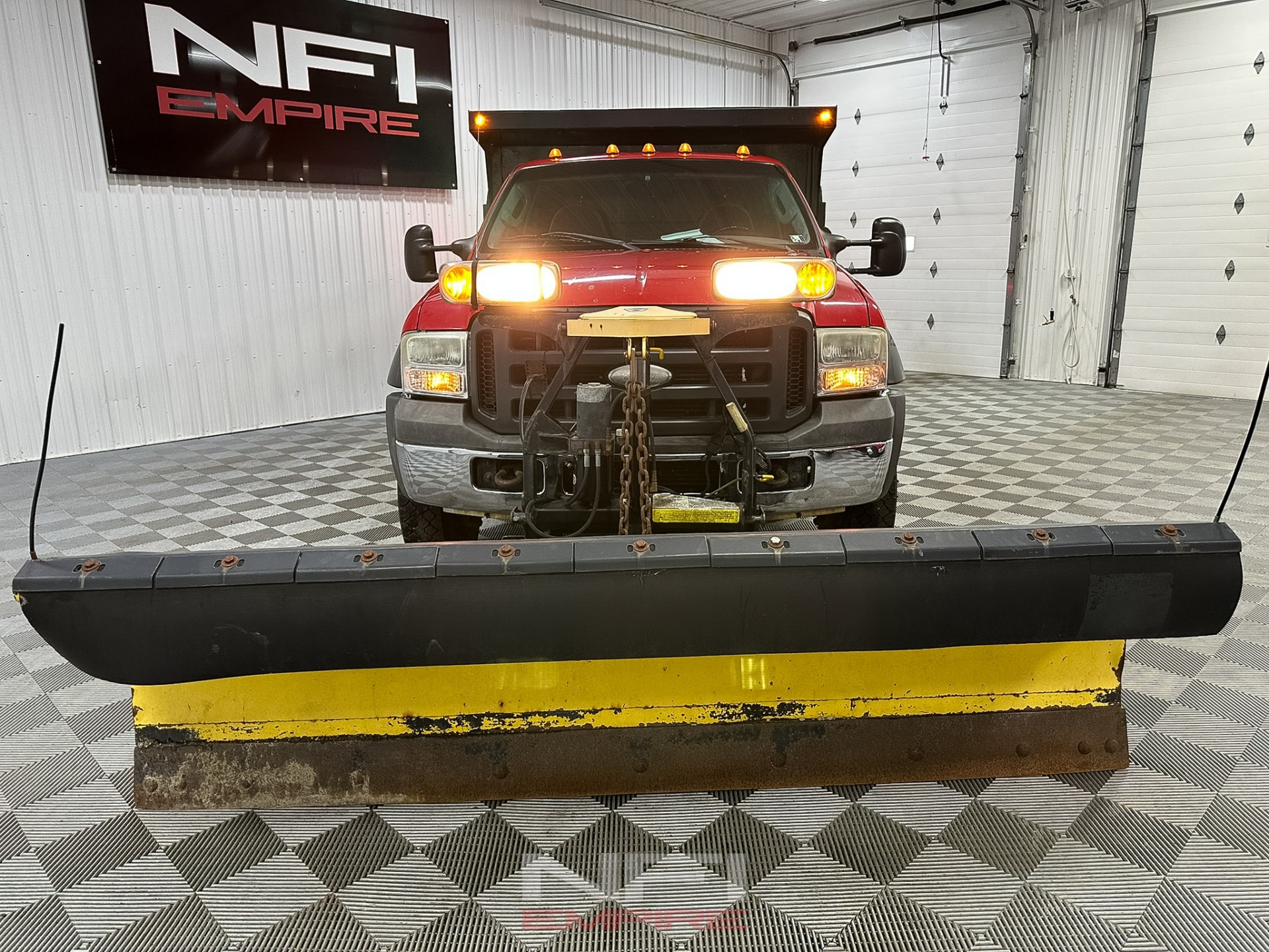 2005 Ford F450 Super Duty Regular Cab & Chassis 47