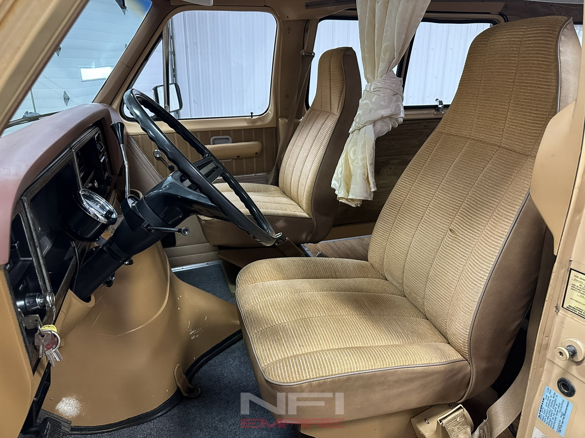 1977 Ford E150 Econoline 24