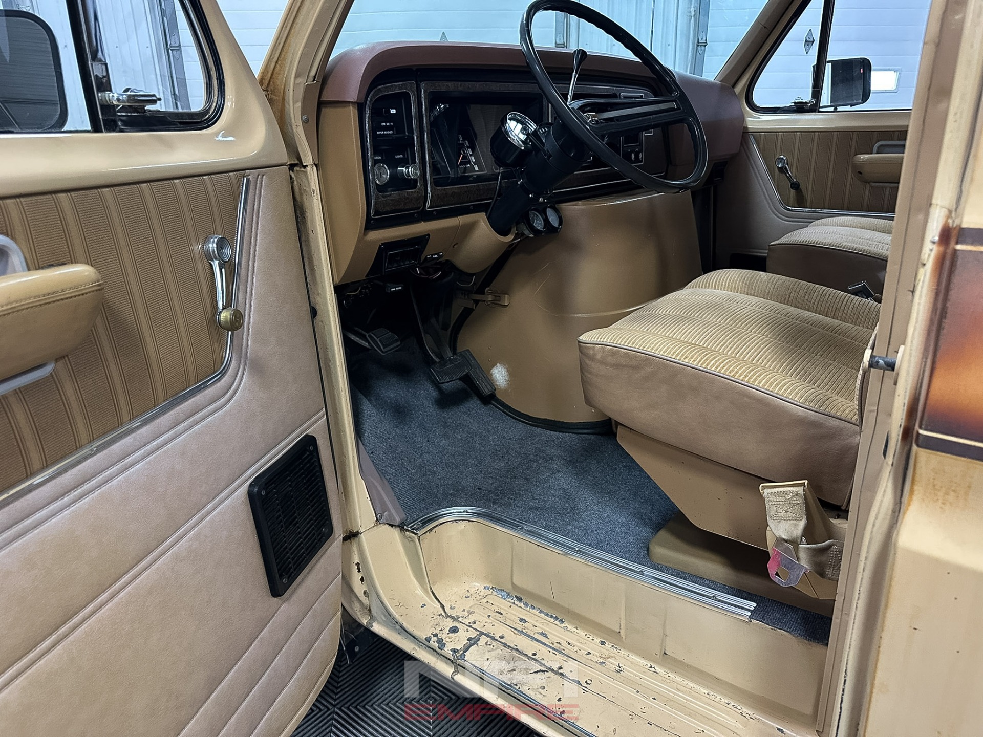 1977 Ford E150 Econoline 32