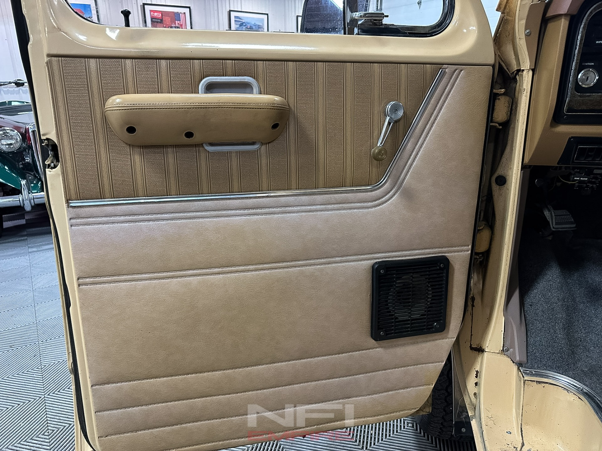 1977 Ford E150 Econoline 33