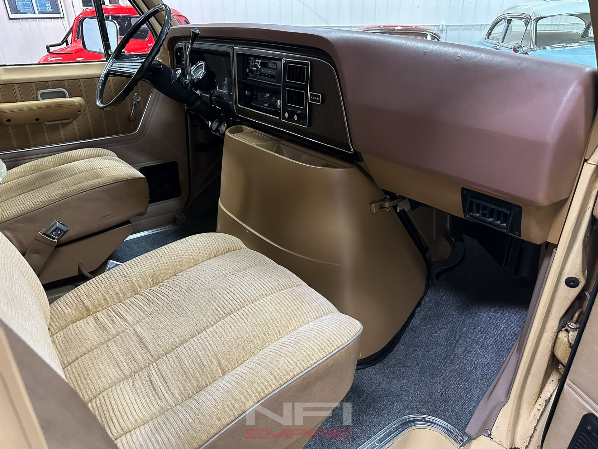 1977 Ford E150 Econoline 35