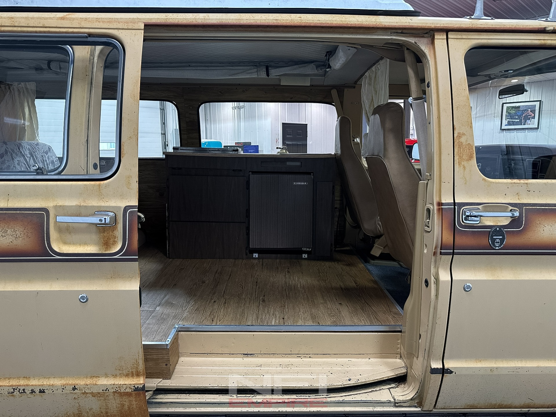 1977 Ford E150 Econoline 38