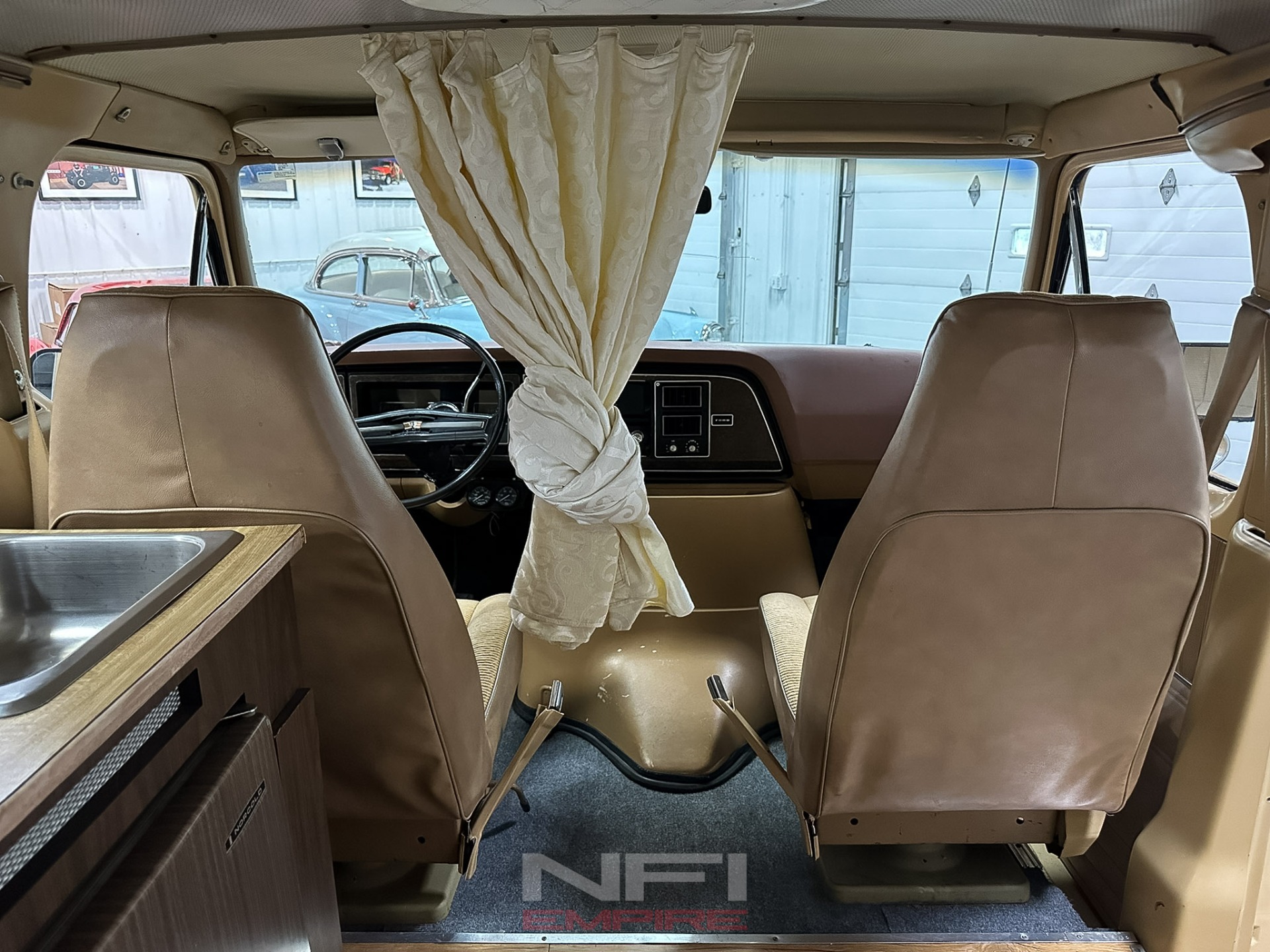 1977 Ford E150 Econoline 43