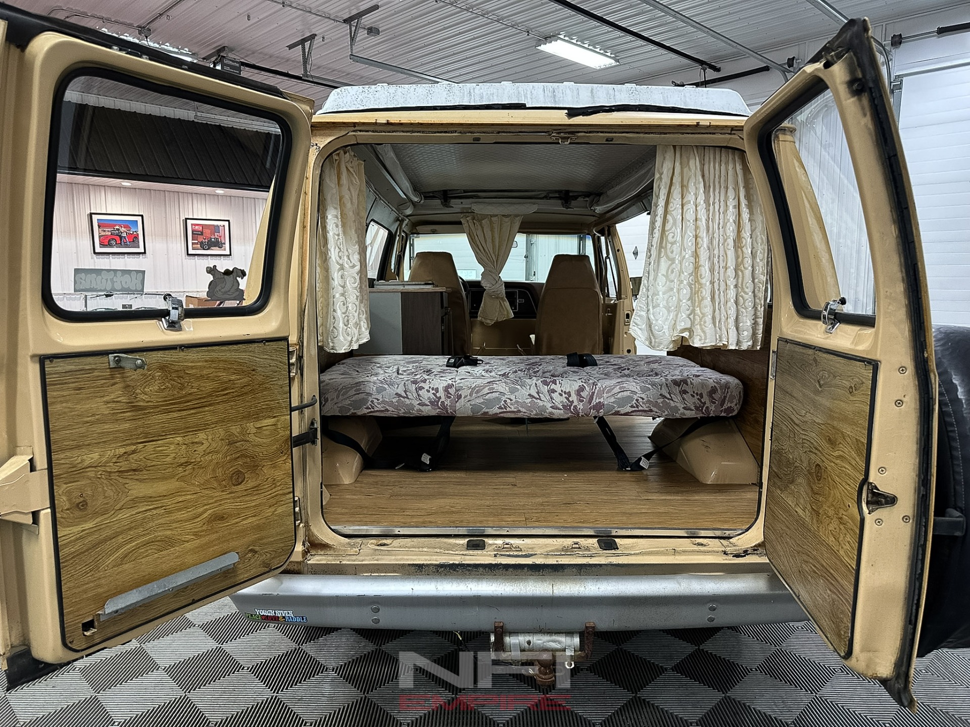 1977 Ford E150 Econoline 45