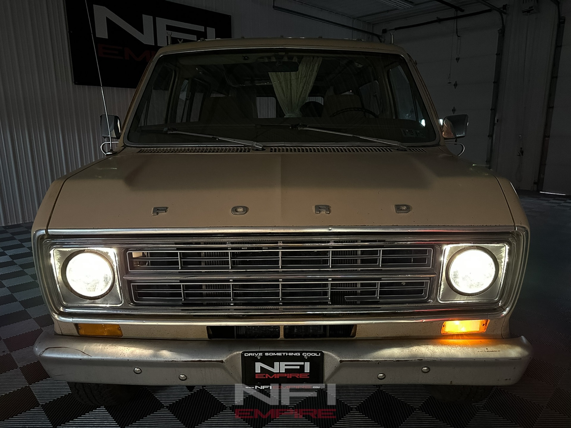 1977 Ford E150 Econoline 55
