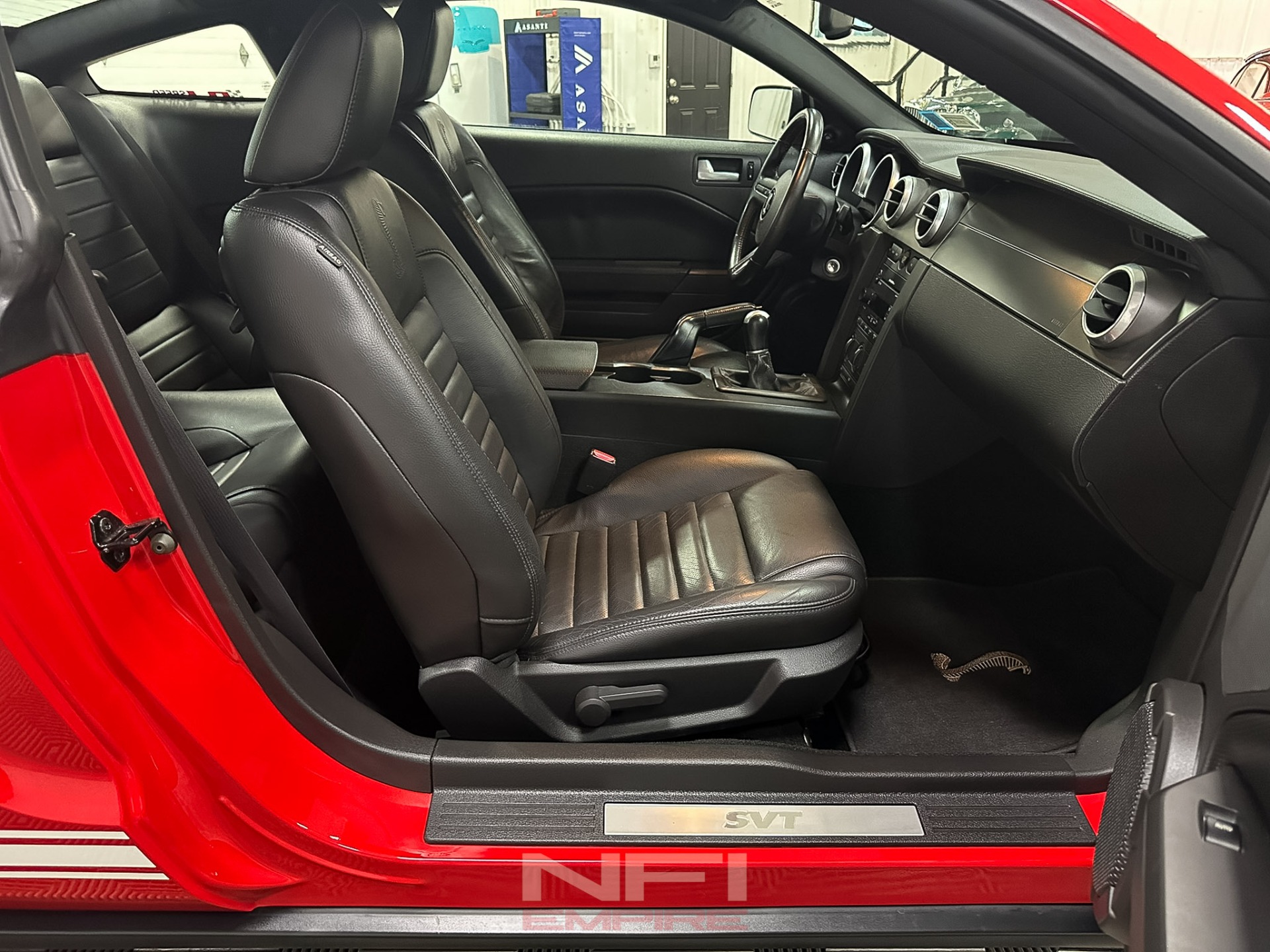 2007 Ford Mustang 38