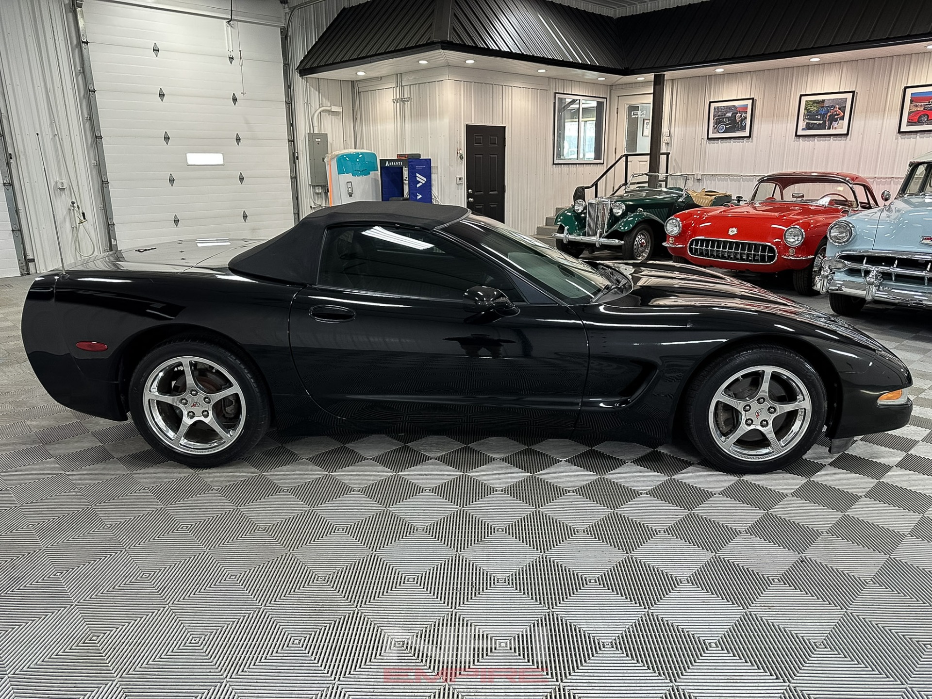 2004 Chevrolet Corvette 13