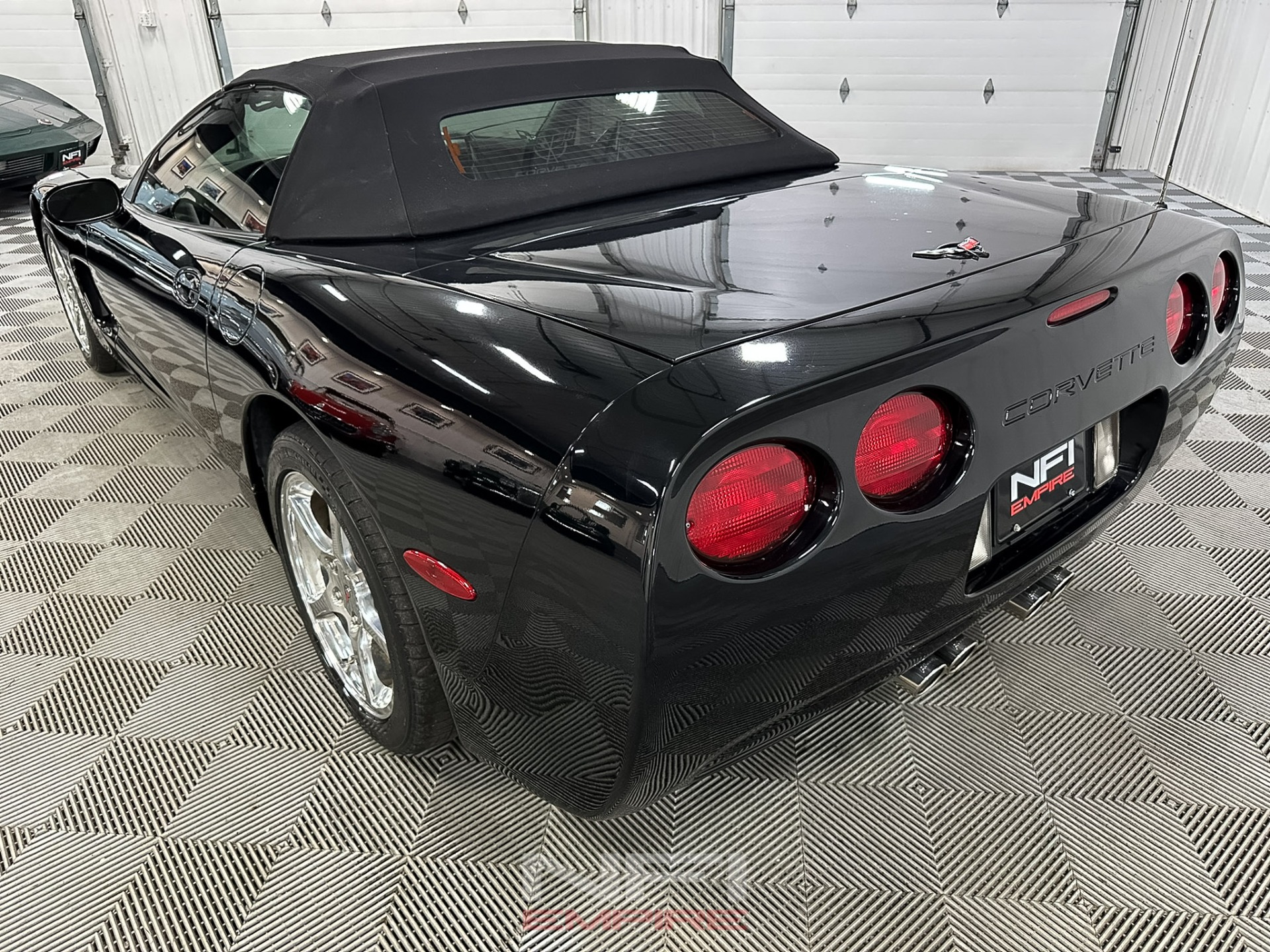 2004 Chevrolet Corvette 19