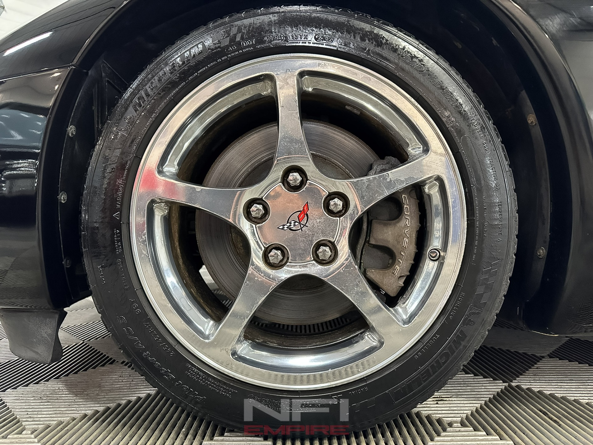 2004 Chevrolet Corvette 21
