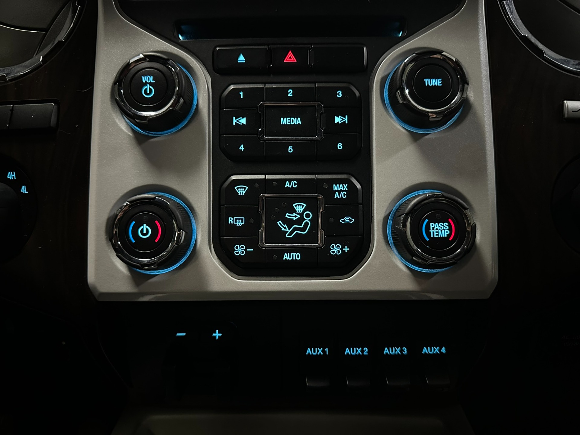 2015 Ford F250 Super Duty Crew Cab 27