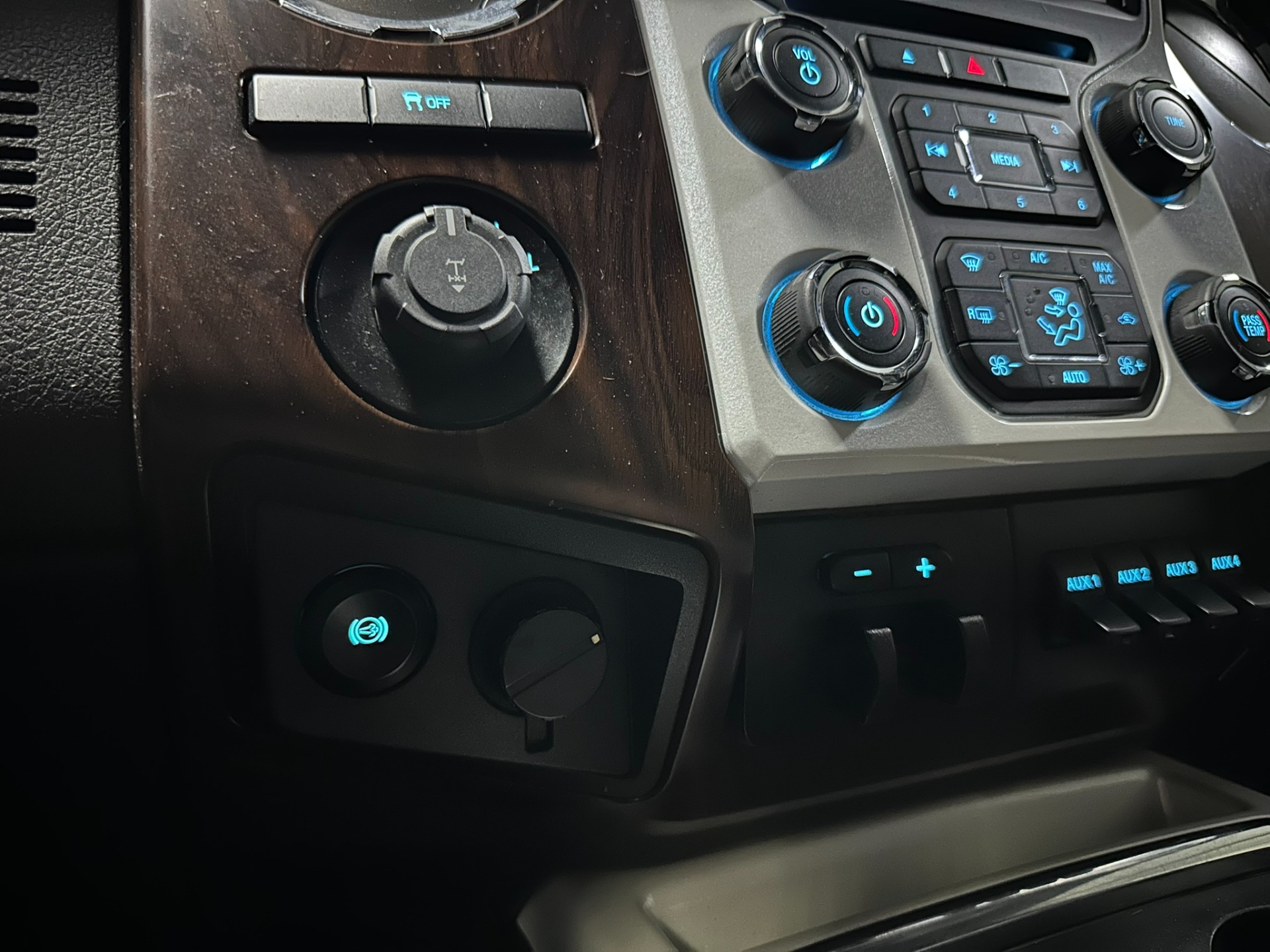 2015 Ford F250 Super Duty Crew Cab 28
