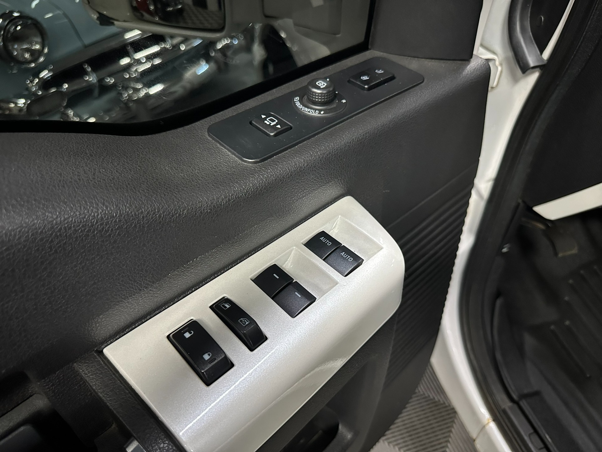 2015 Ford F250 Super Duty Crew Cab 34