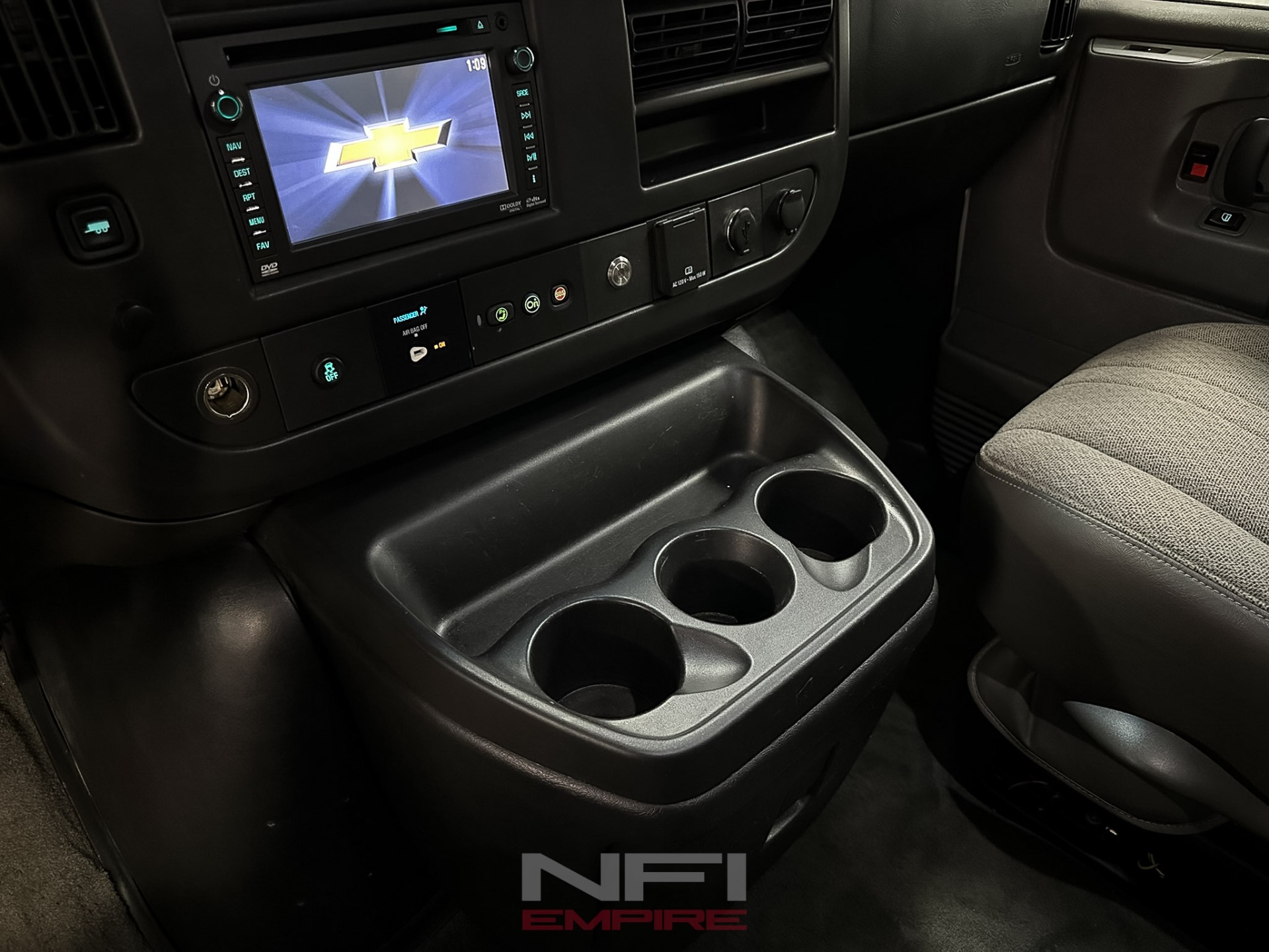 2015 Chevrolet Express 3500 Cargo 32