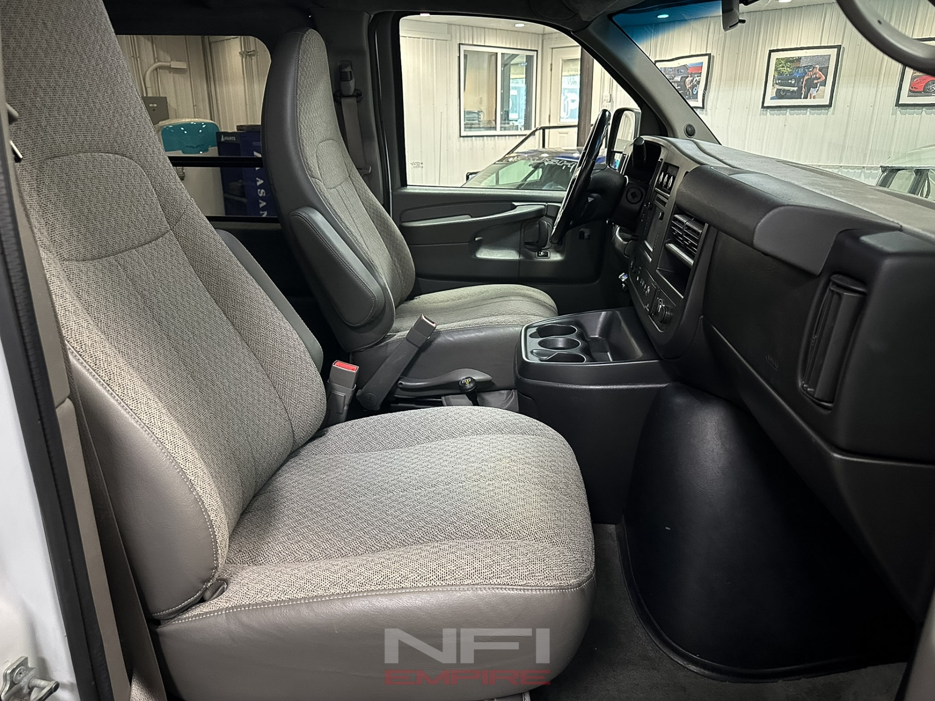 2015 Chevrolet Express 3500 Cargo 36