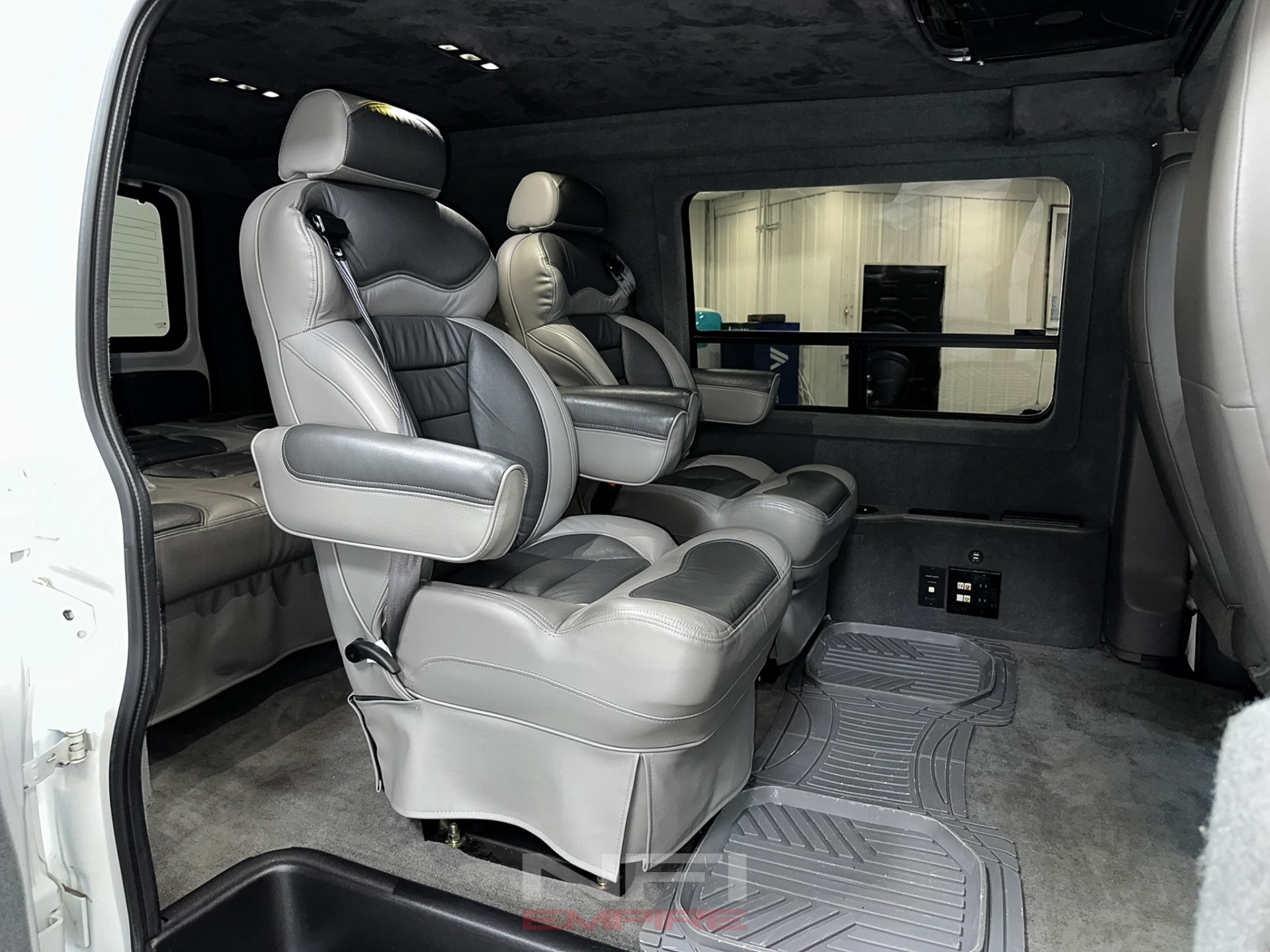 2015 Chevrolet Express 3500 Cargo 42