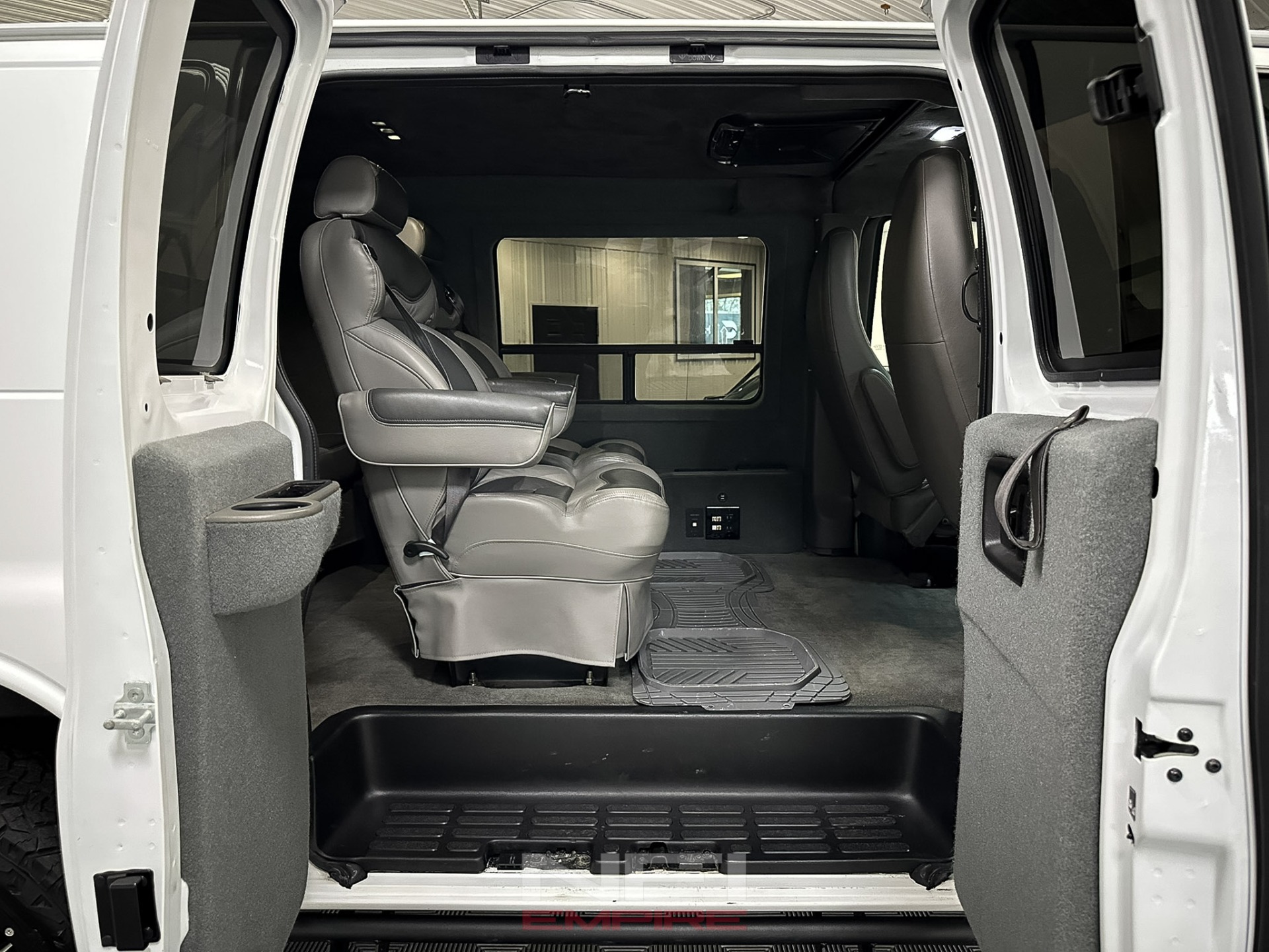 2015 Chevrolet Express 3500 Cargo 43