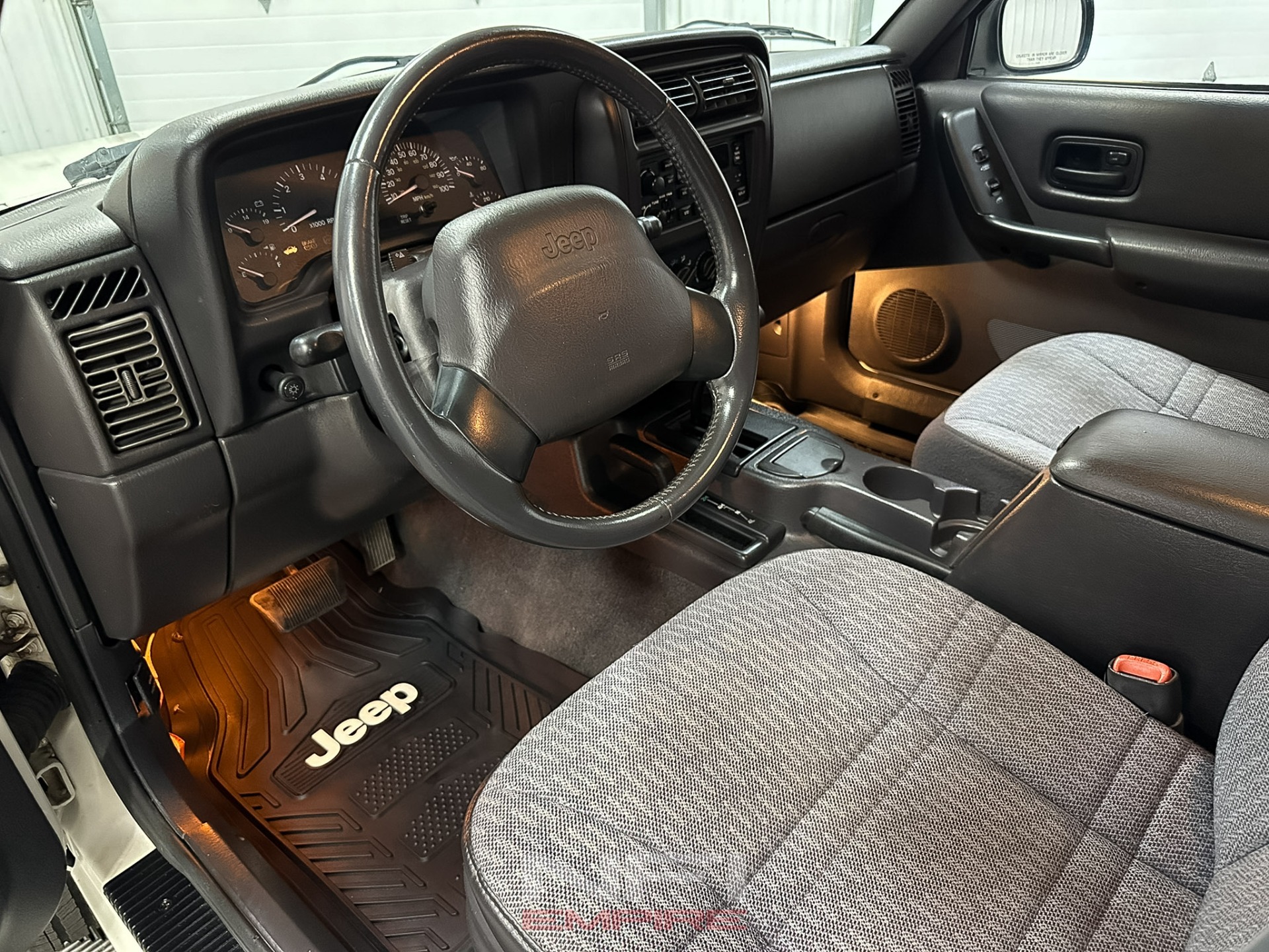 2001 Jeep Cherokee 23