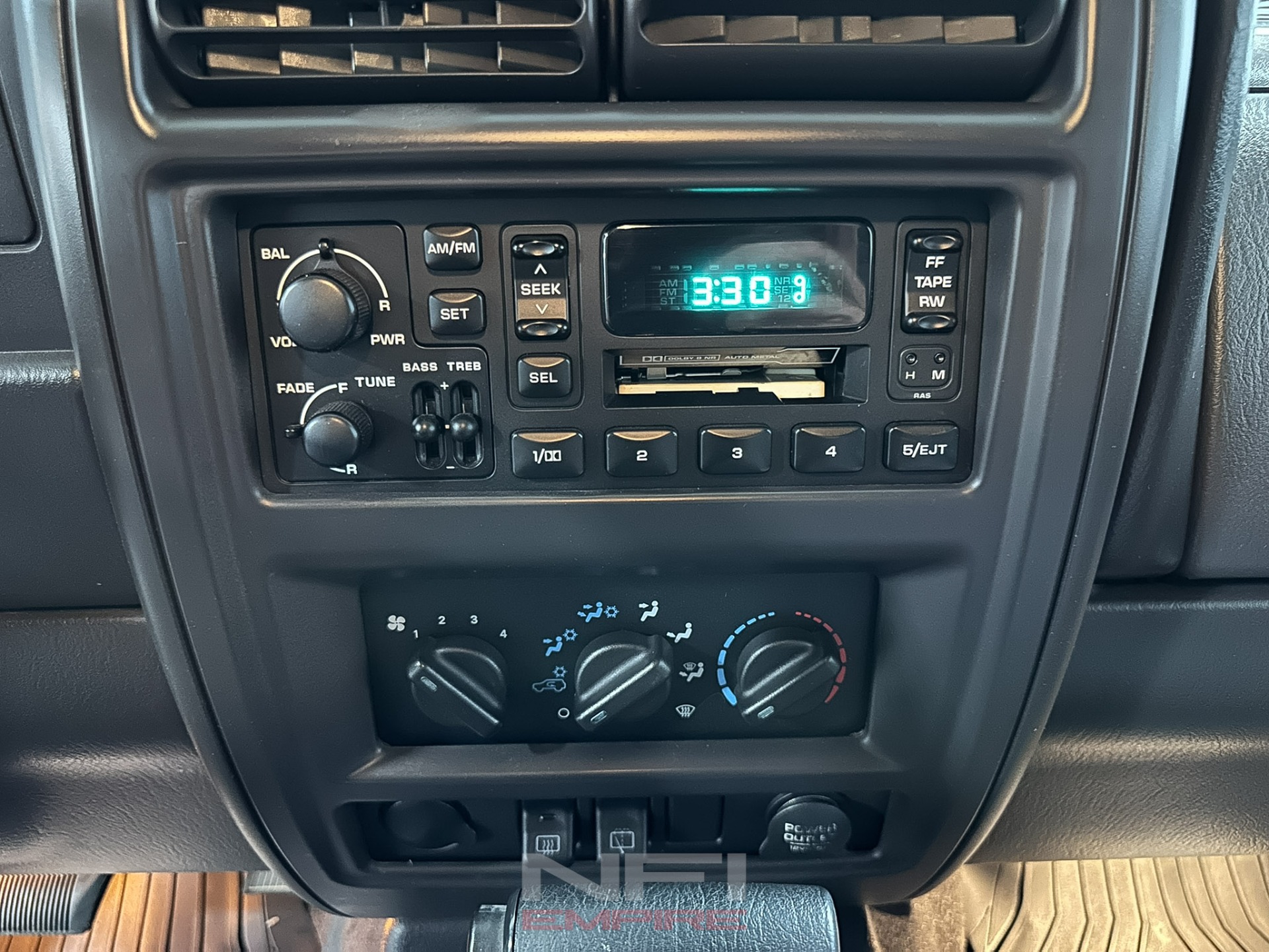 2001 Jeep Cherokee 27