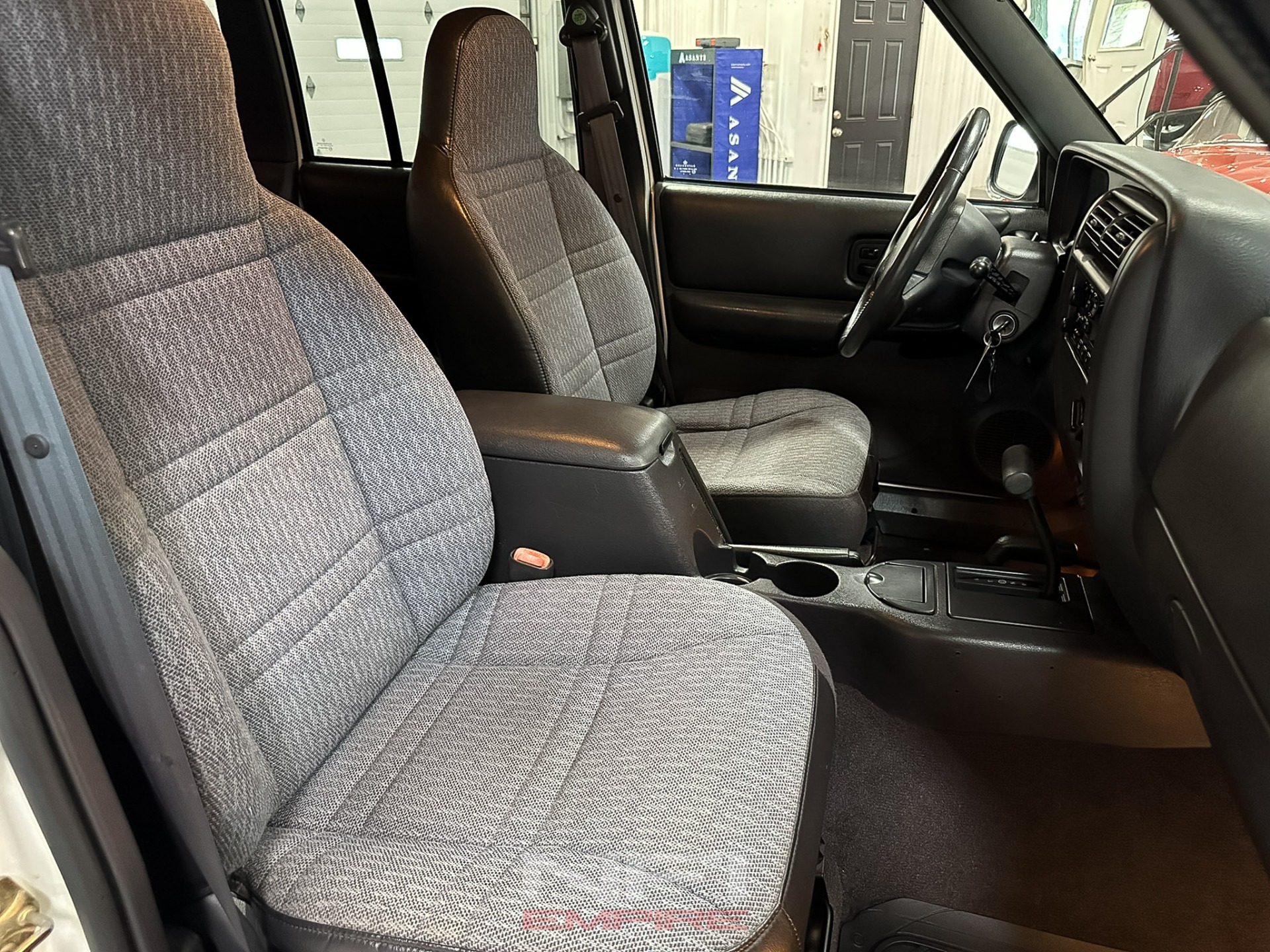 2001 Jeep Cherokee 34