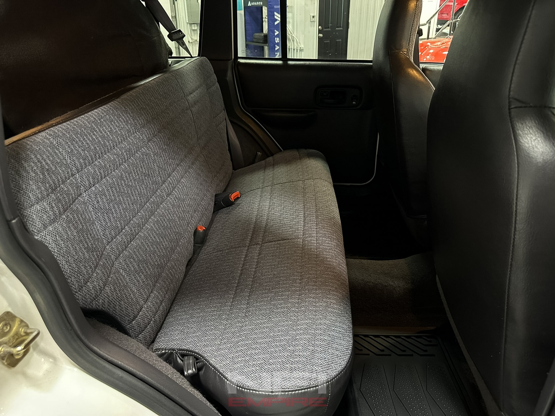 2001 Jeep Cherokee 37
