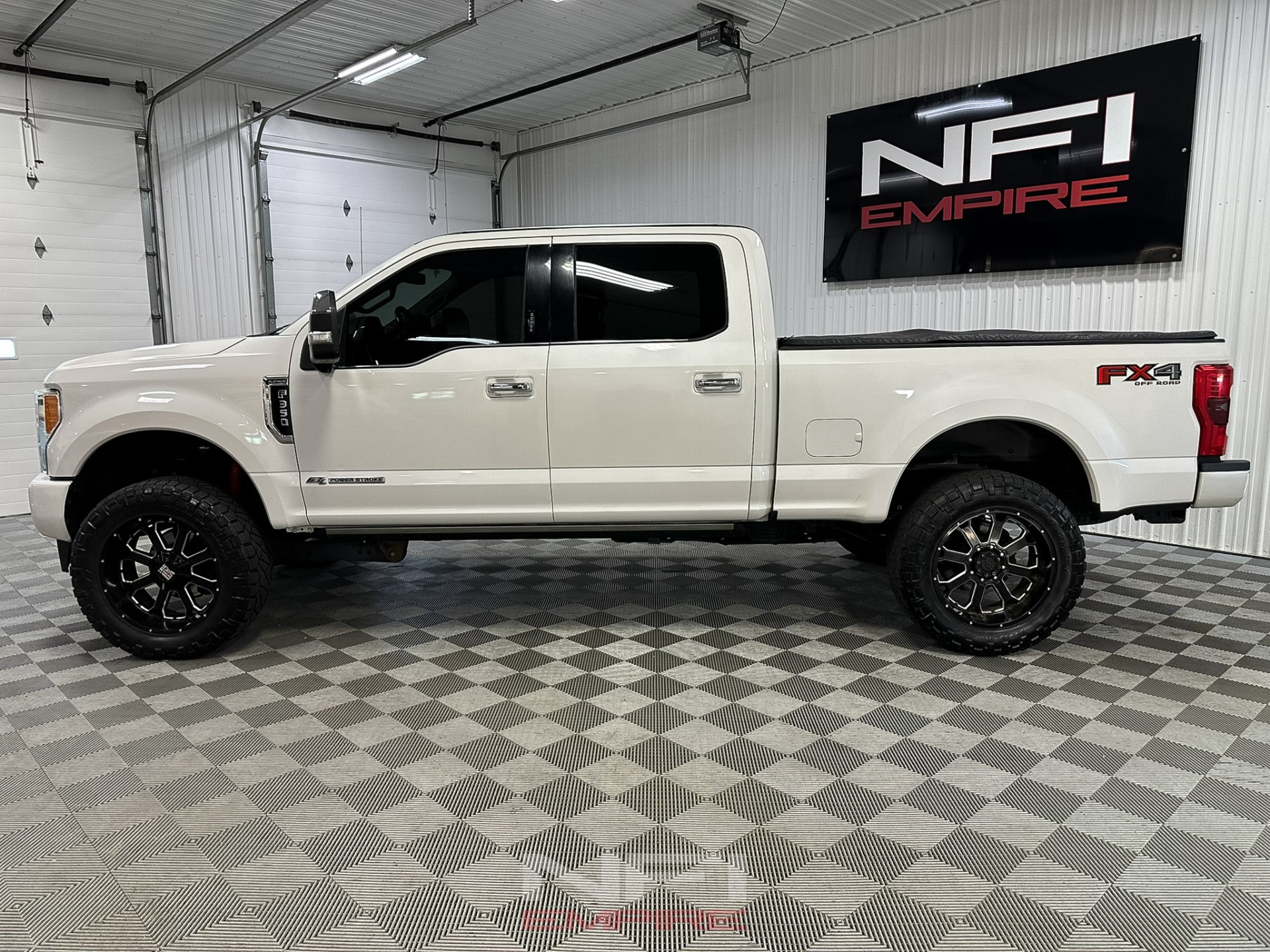 2017 Ford F350 Super Duty Crew Cab 2