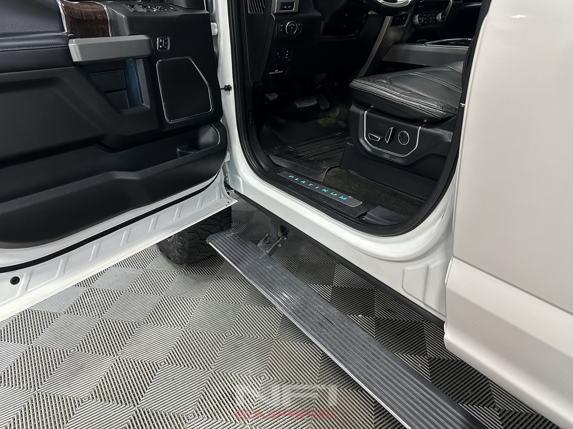 2017 Ford F350 Super Duty Crew Cab 53